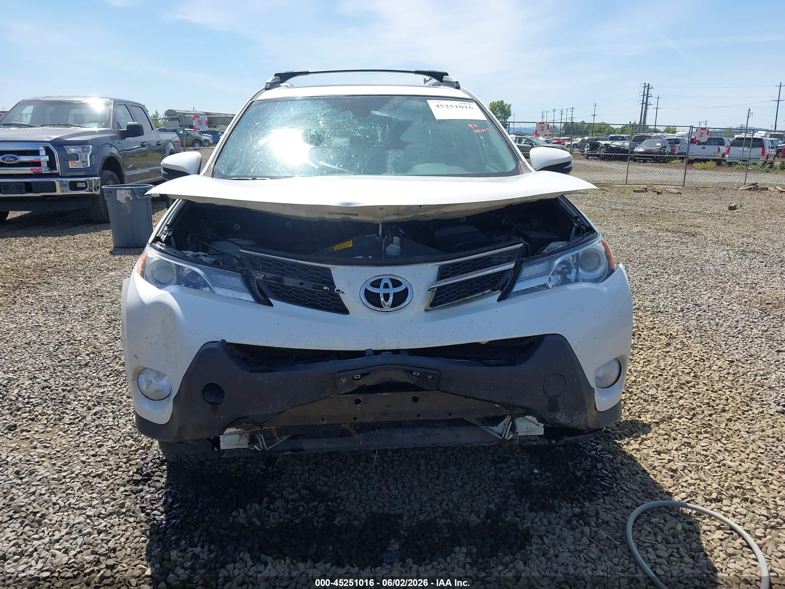 2015 Toyota Rav4 Limited White vin: 2T3DFREV8FW320311