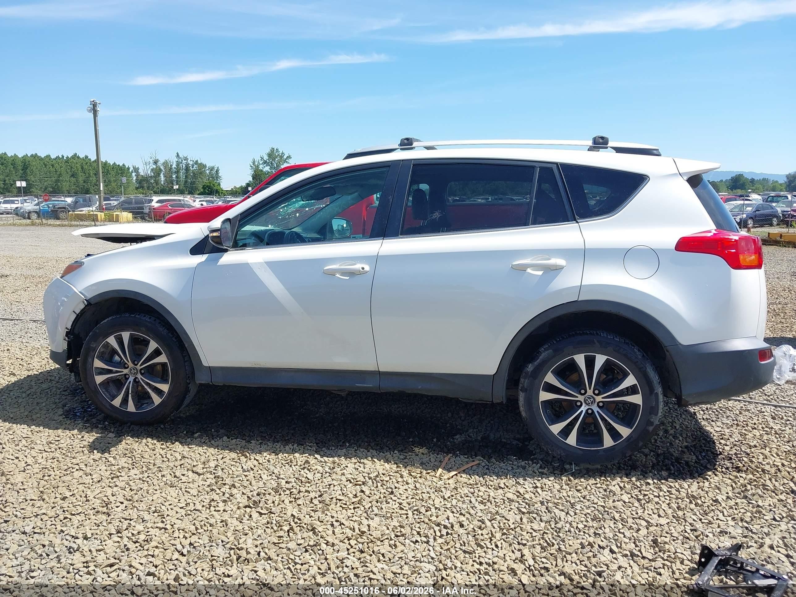 2015 Toyota Rav4 Limited White vin: 2T3DFREV8FW320311