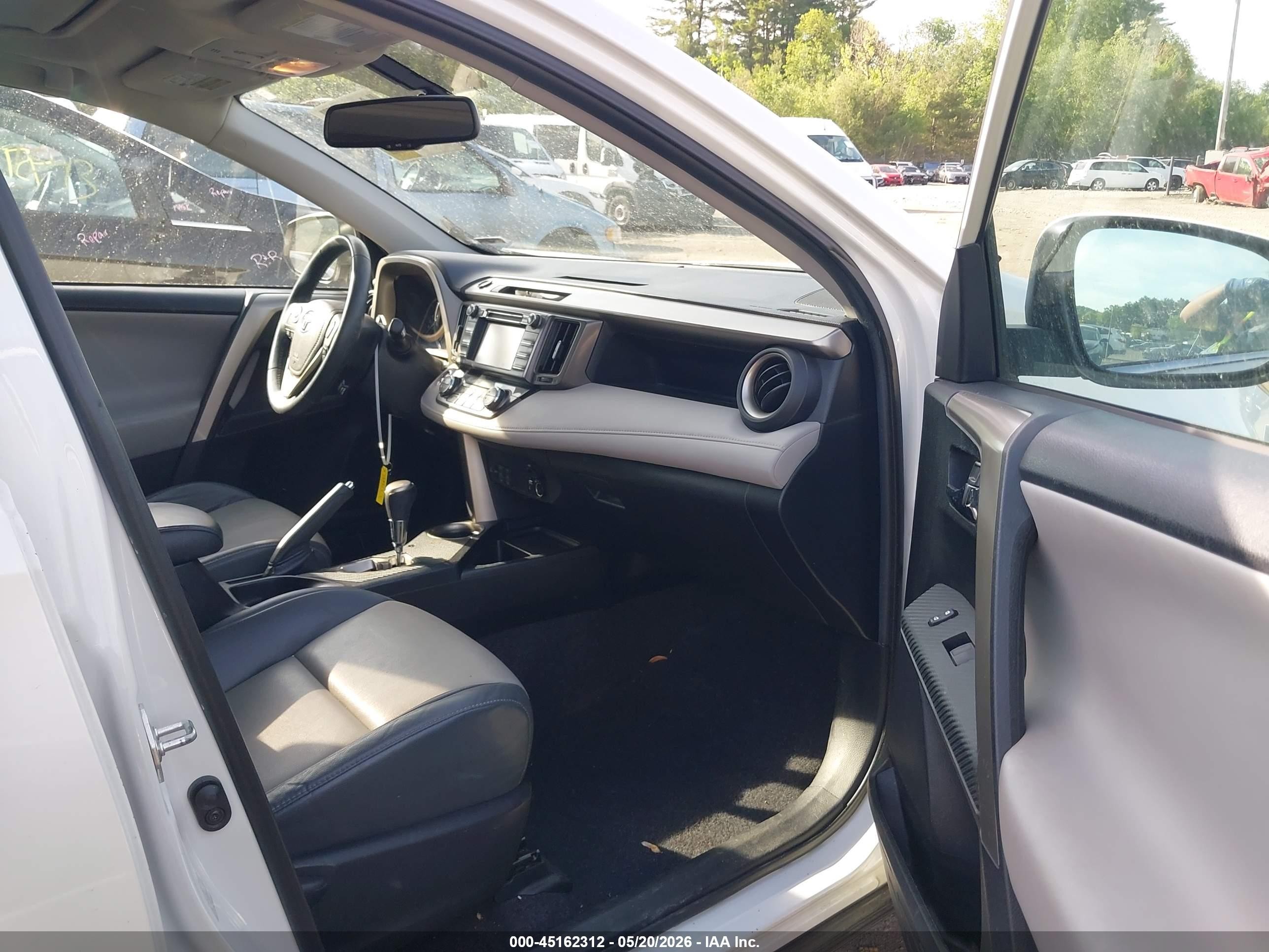 2015 Toyota Rav4 Limited White vin: 2T3DFREV8FW323693