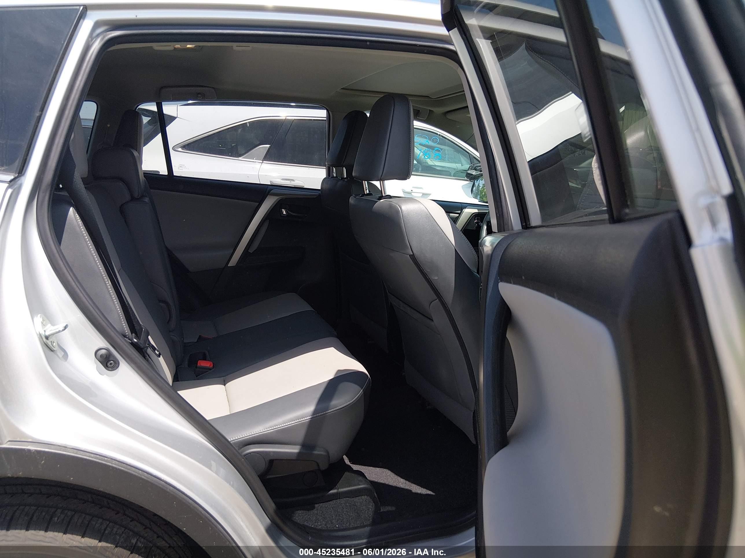 2015 Toyota Rav4 Limited Серебряный vin: 2T3DFREV9FW270549