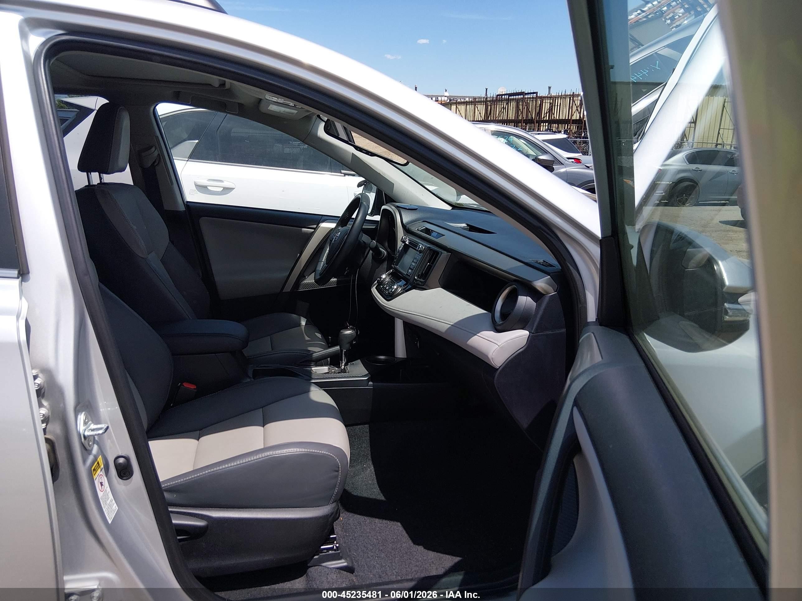 2015 Toyota Rav4 Limited Серебряный vin: 2T3DFREV9FW270549