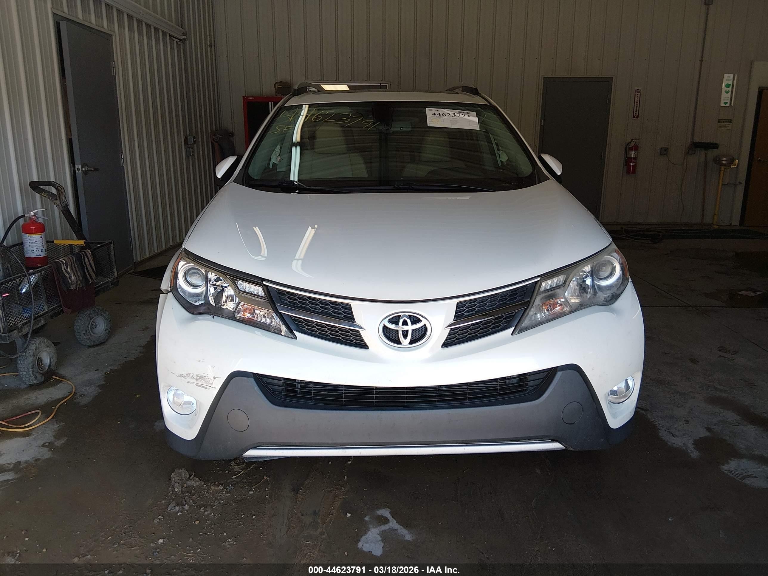 2015 Toyota Rav4 Limited White vin: 2T3DFREV9FW327753