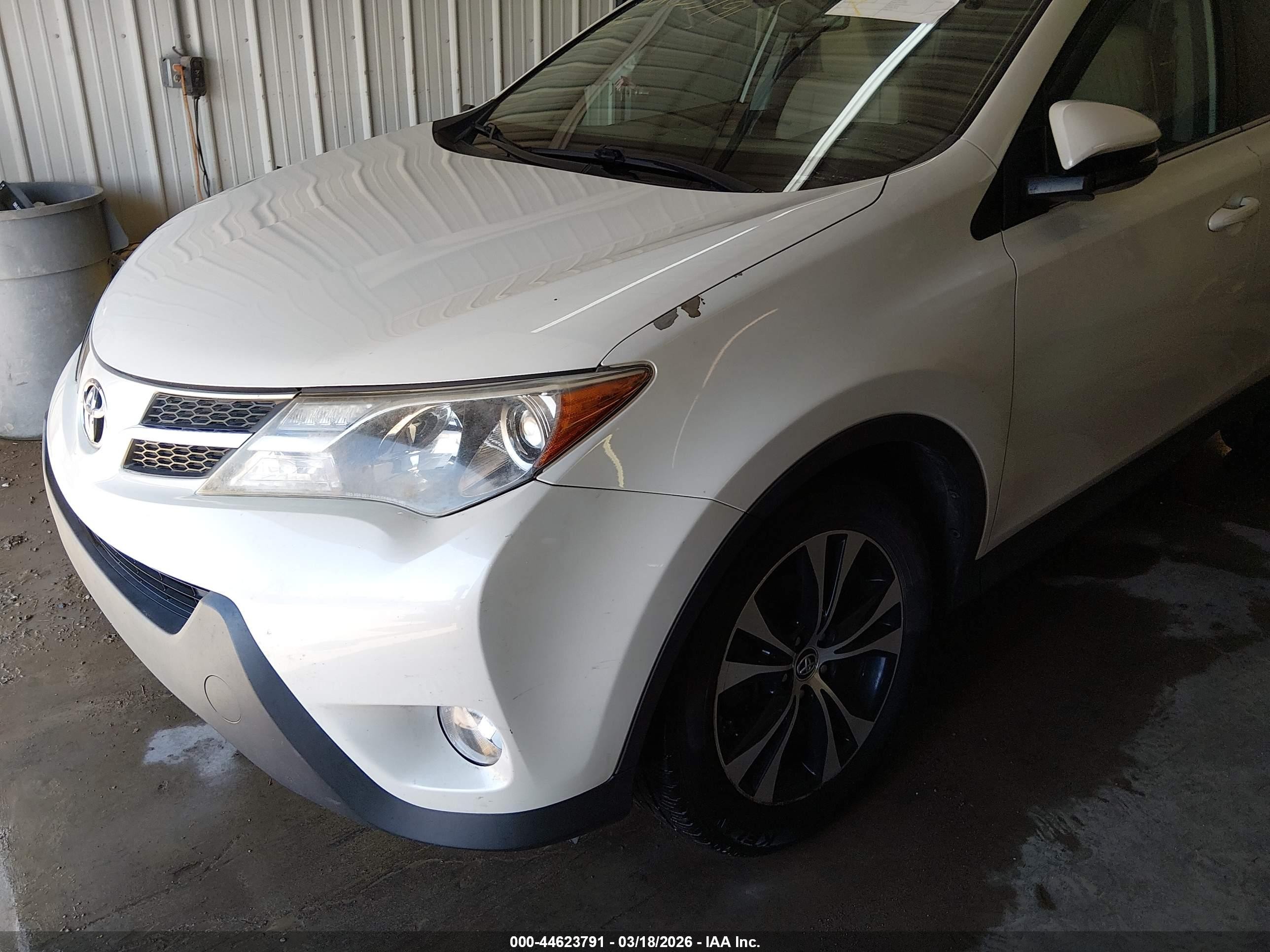 2015 Toyota Rav4 Limited White vin: 2T3DFREV9FW327753