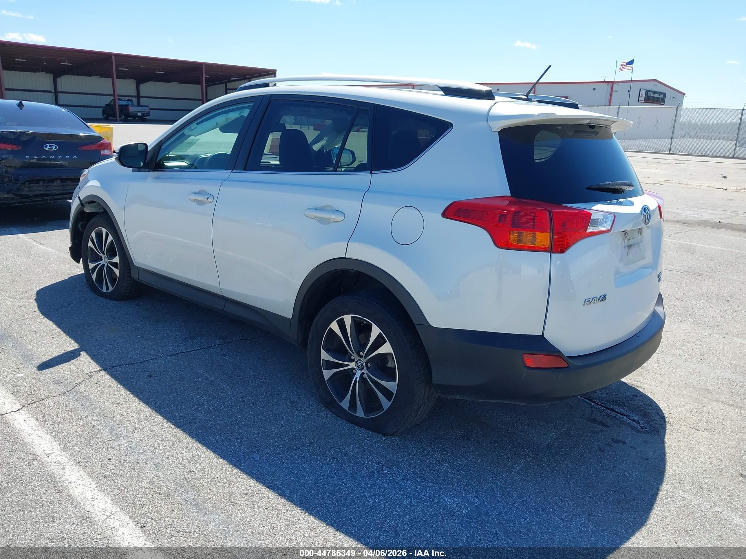 2015 Toyota Rav4 Limited White vin: 2T3DFREV9FW345928