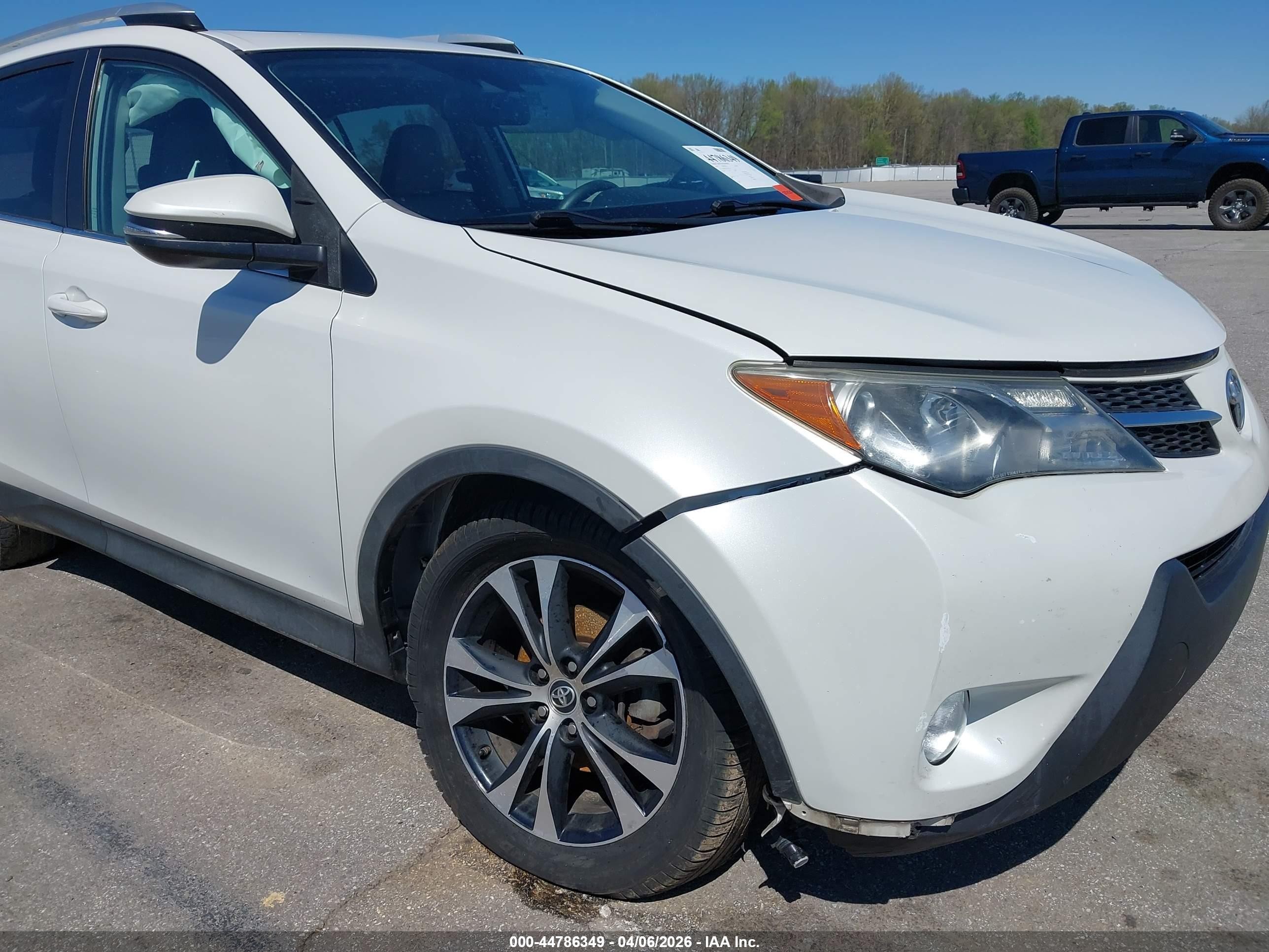 2015 Toyota Rav4 Limited White vin: 2T3DFREV9FW345928