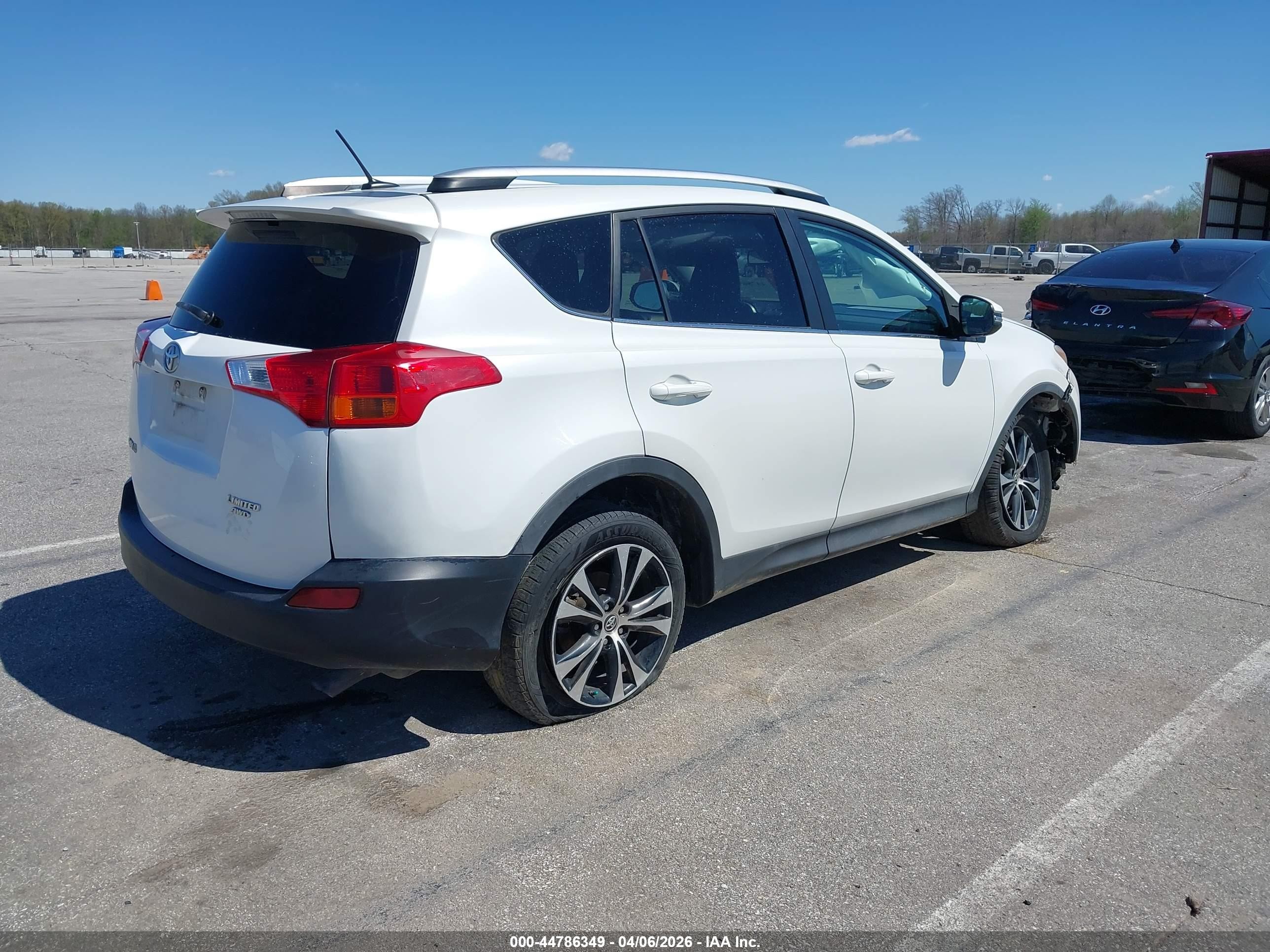 2015 Toyota Rav4 Limited White vin: 2T3DFREV9FW345928