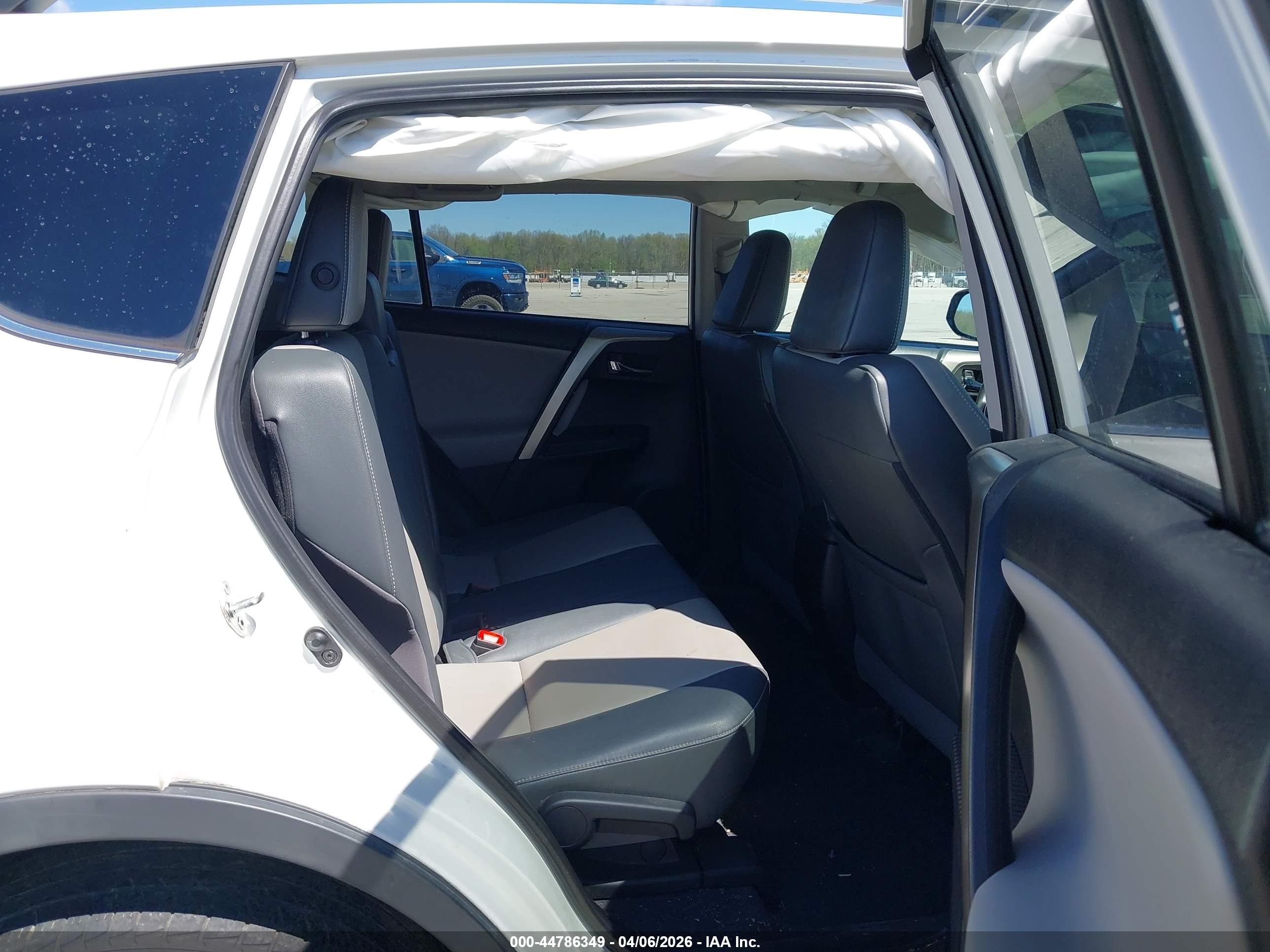 2015 Toyota Rav4 Limited White vin: 2T3DFREV9FW345928