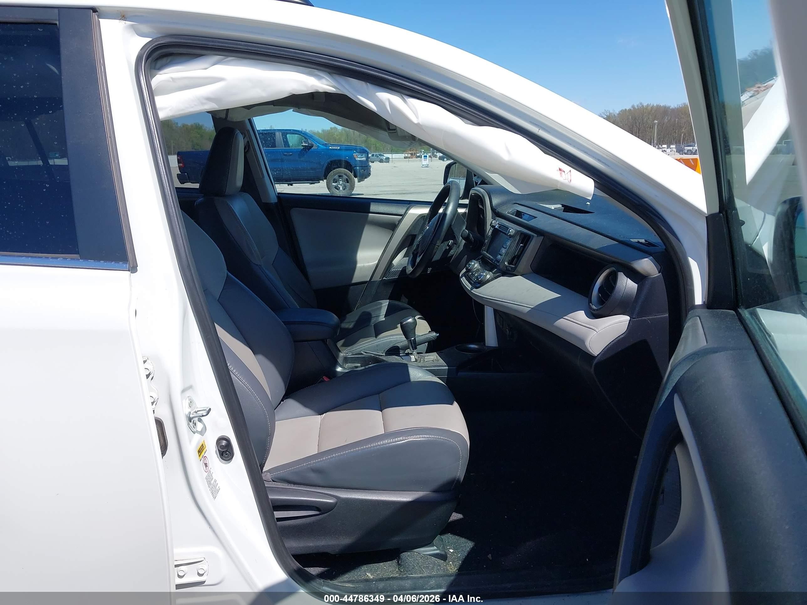 2015 Toyota Rav4 Limited White vin: 2T3DFREV9FW345928