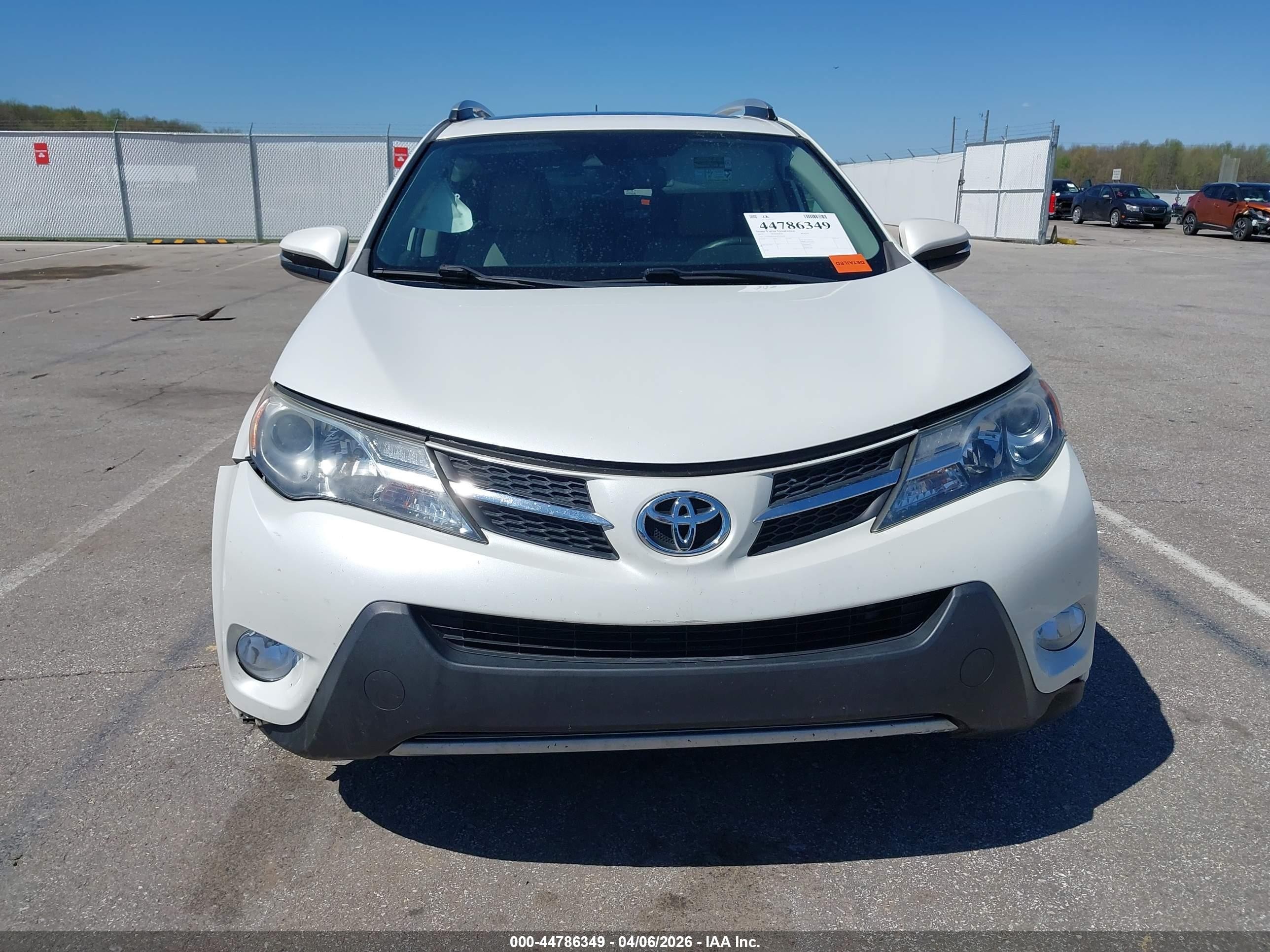 2015 Toyota Rav4 Limited White vin: 2T3DFREV9FW345928
