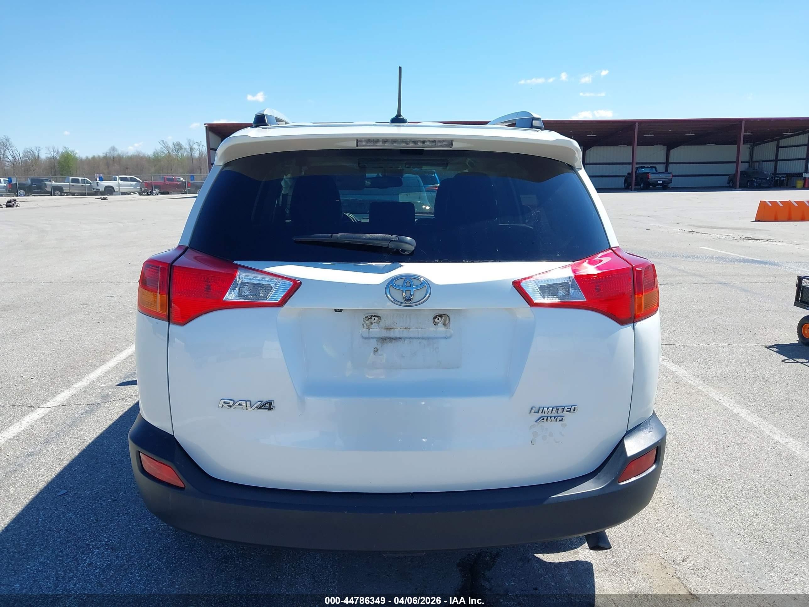 2015 Toyota Rav4 Limited White vin: 2T3DFREV9FW345928