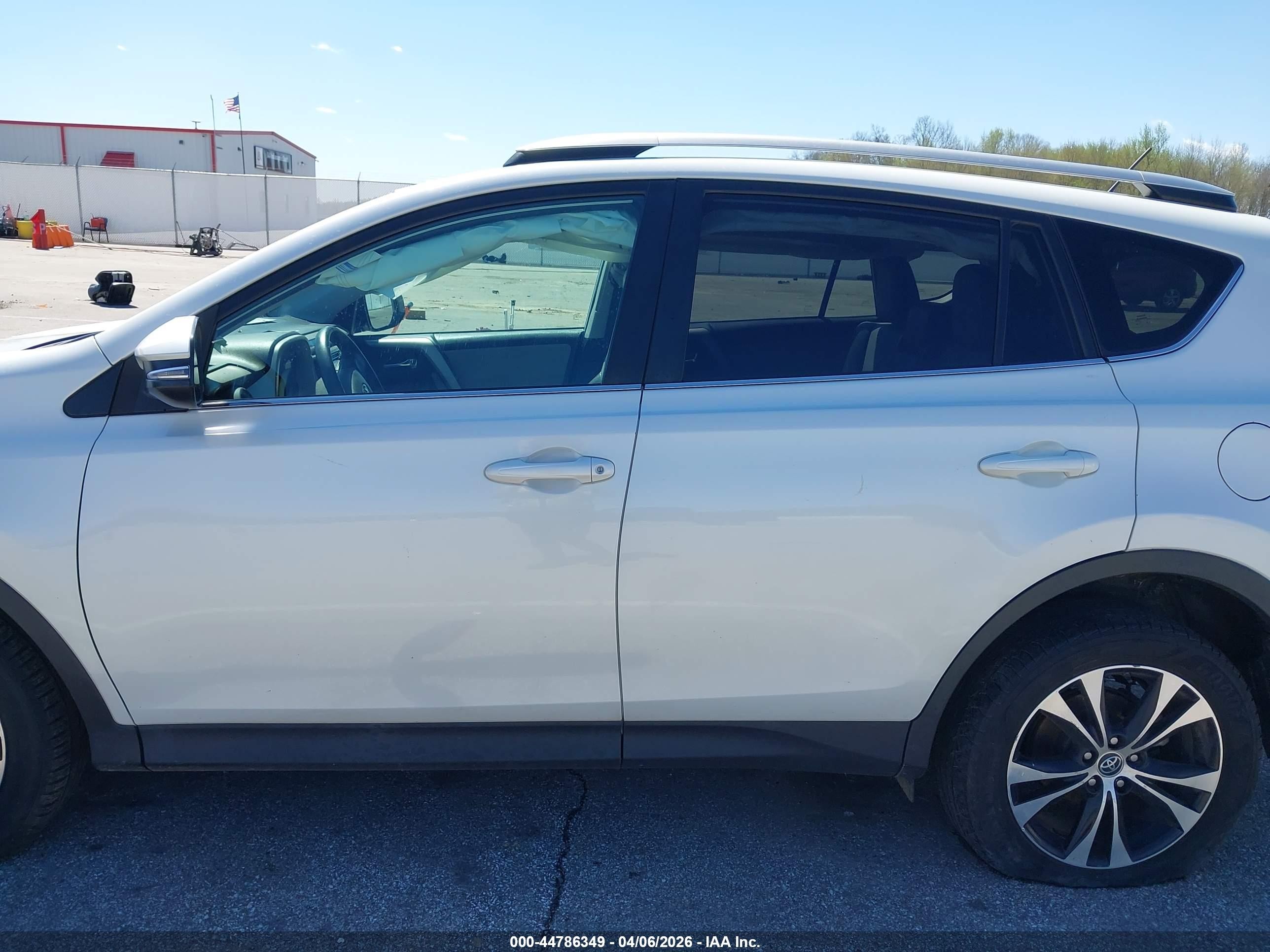 2015 Toyota Rav4 Limited White vin: 2T3DFREV9FW345928