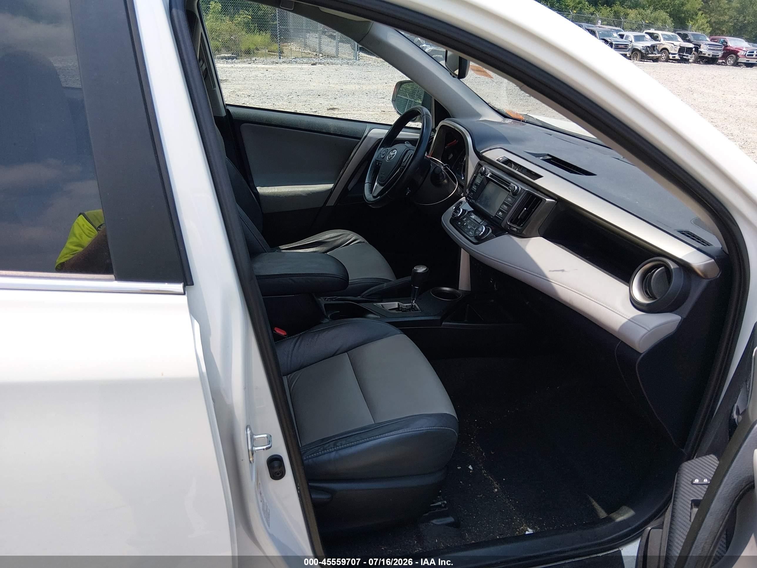2015 Toyota Rav4 Limited White vin: 2T3DFREVXFW319256