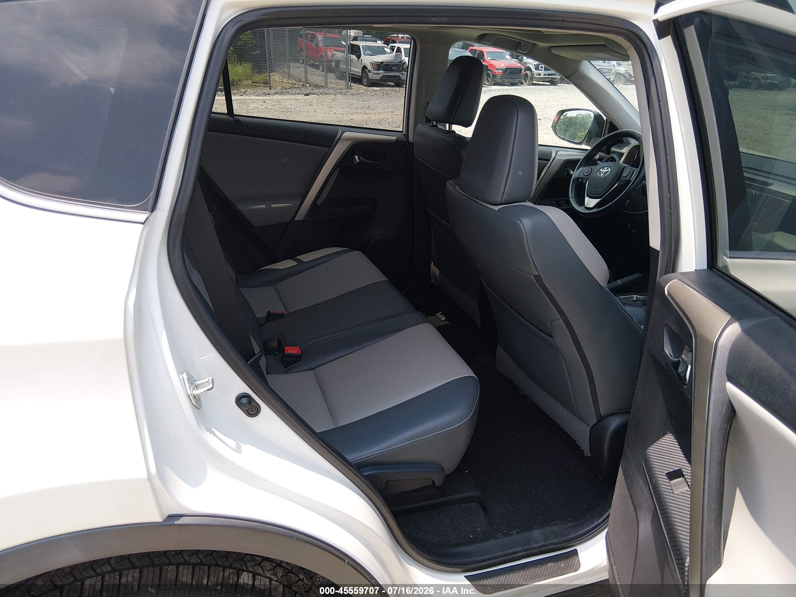 2015 Toyota Rav4 Limited White vin: 2T3DFREVXFW319256