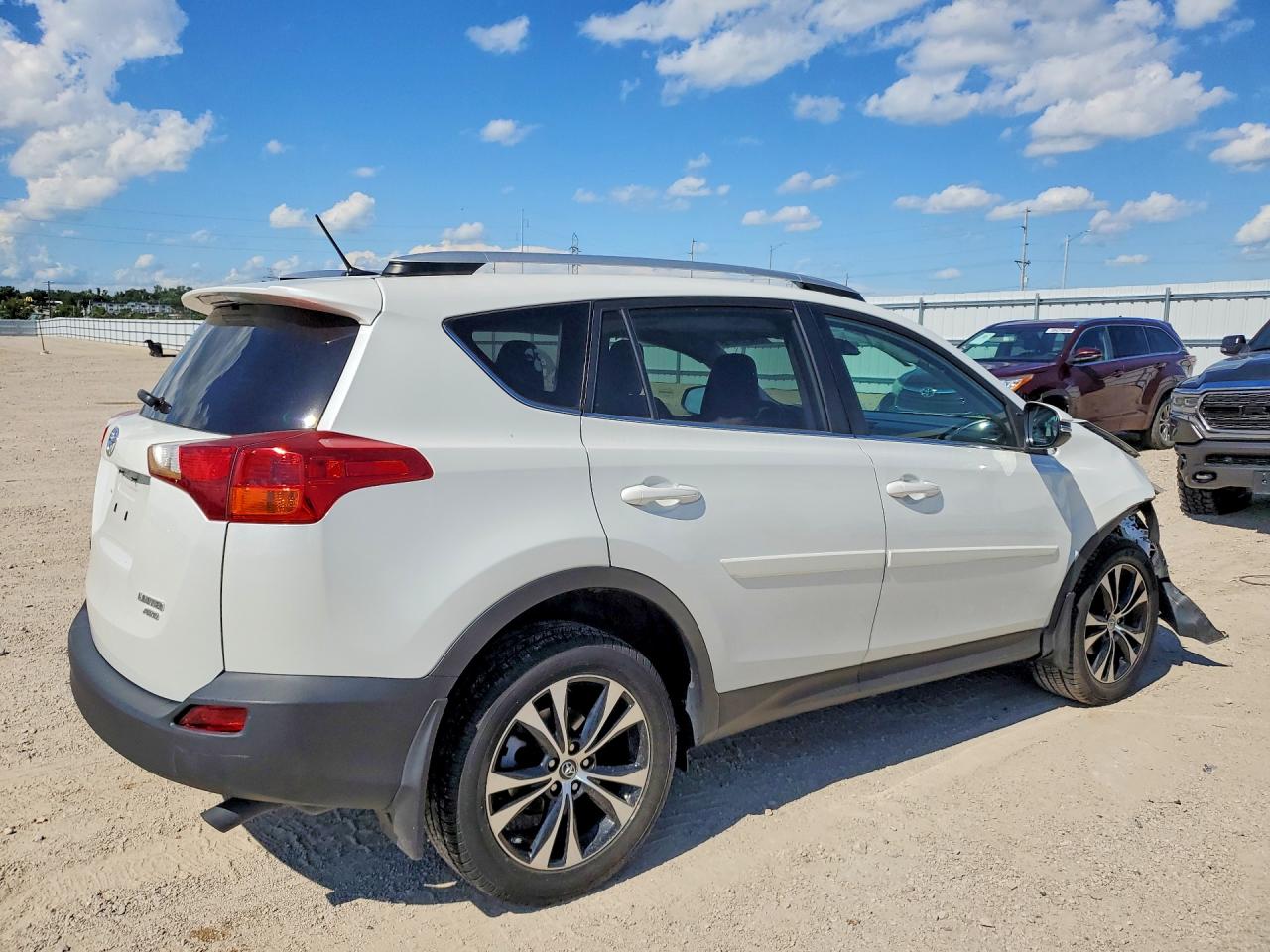 2015 Toyota Rav4 Limited White vin: 2T3DFREVXFW347557