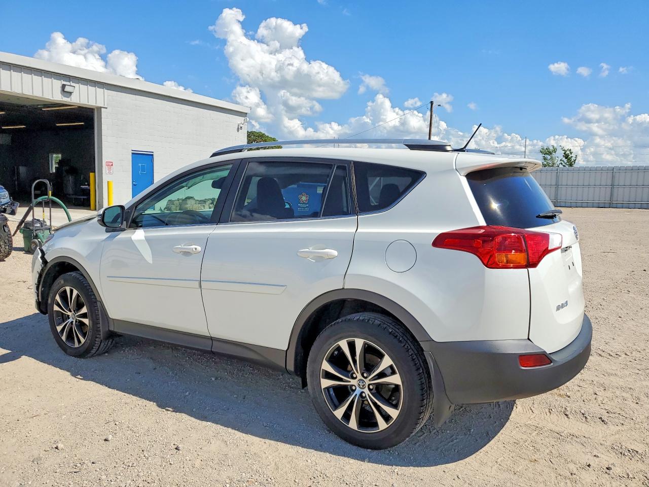 2015 Toyota Rav4 Limited White vin: 2T3DFREVXFW347557