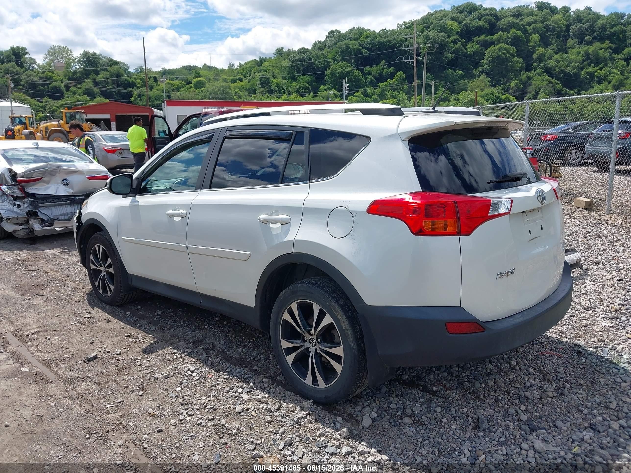 2015 Toyota Rav4 Limited White vin: 2T3DFREVXFW385631