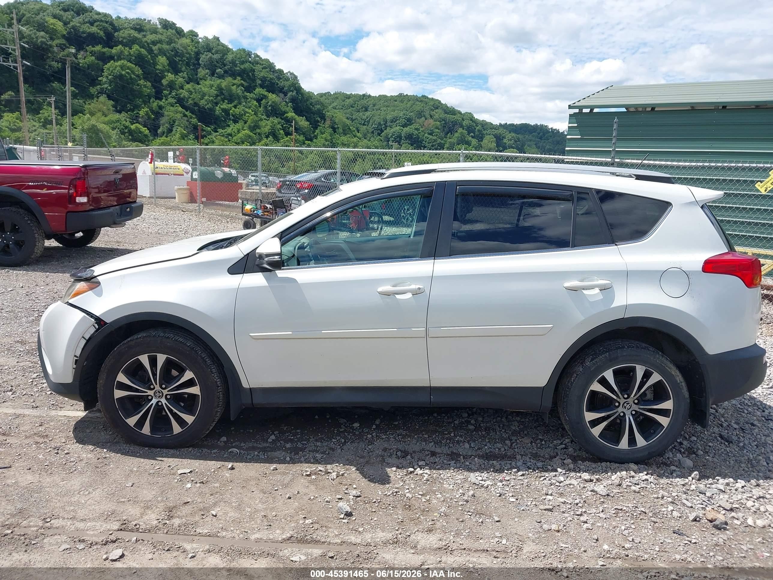 2015 Toyota Rav4 Limited White vin: 2T3DFREVXFW385631