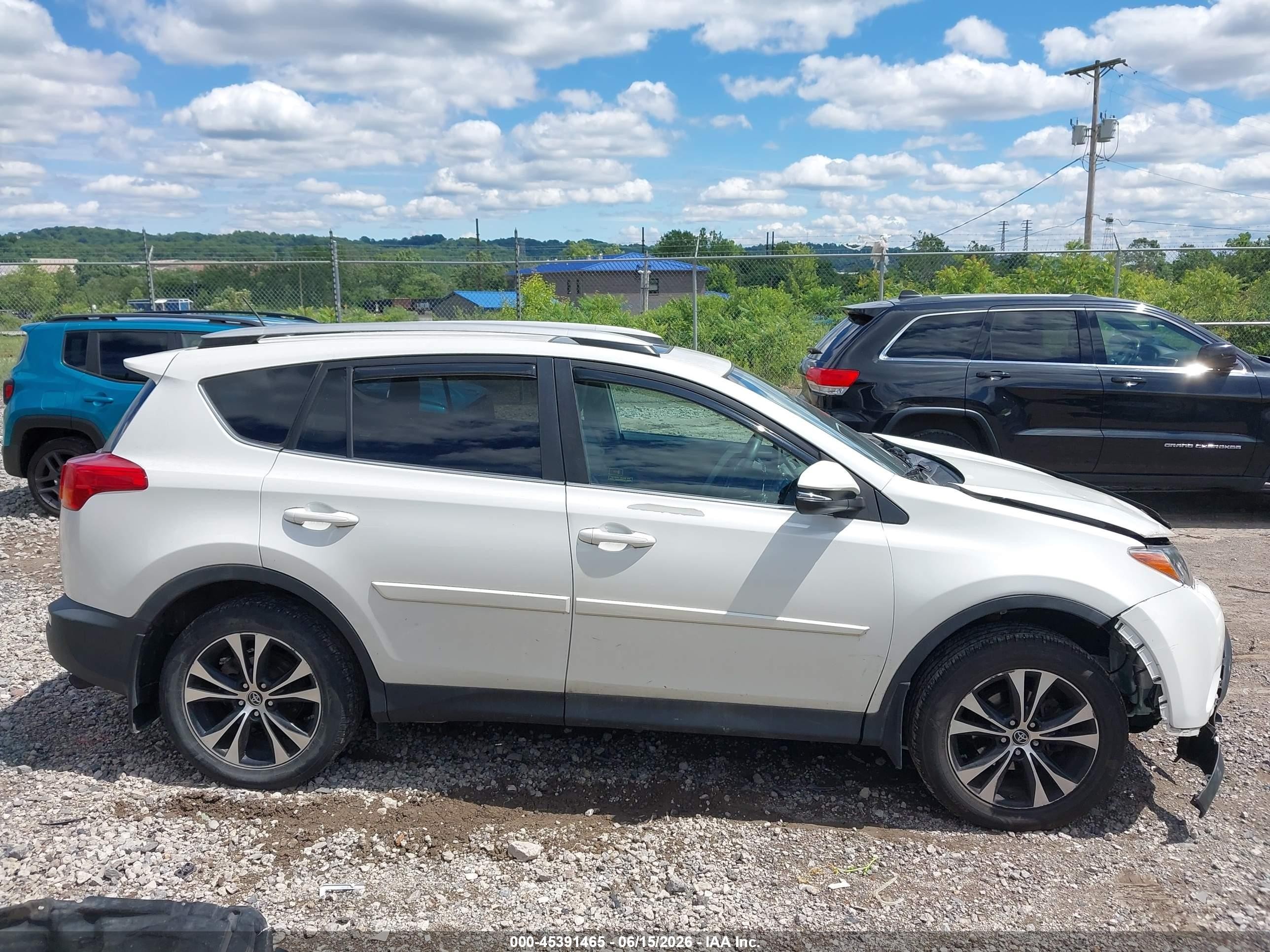 2015 Toyota Rav4 Limited White vin: 2T3DFREVXFW385631