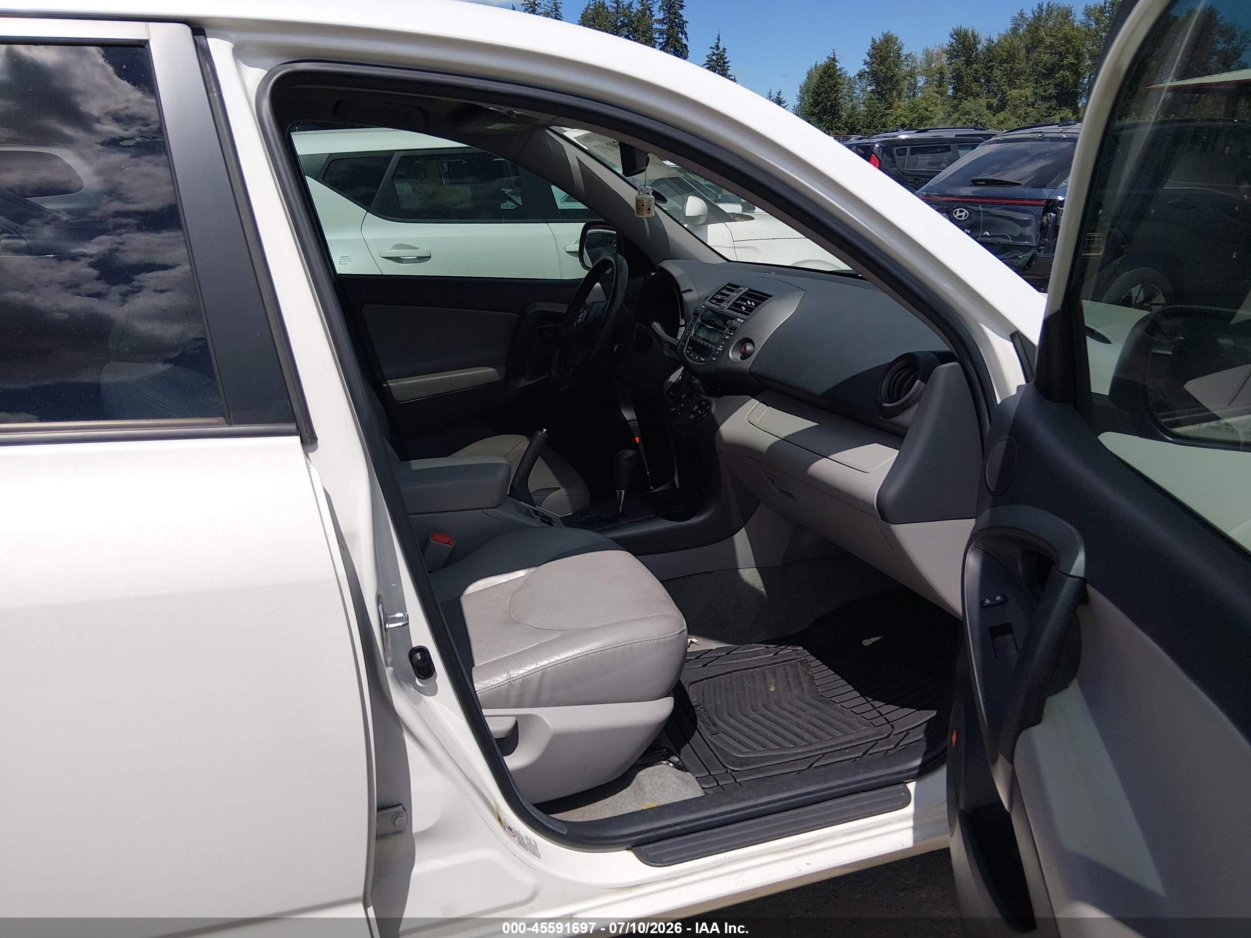 2011 Toyota Rav4 Limited V6 White vin: 2T3DK4DV1BW044113
