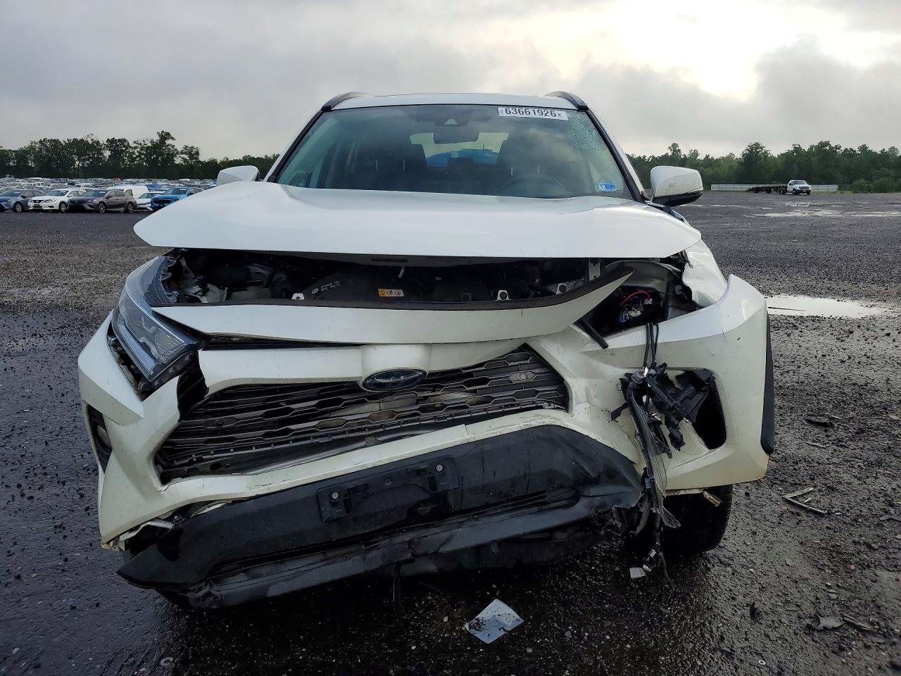 2019 Toyota Rav4 Limited White vin: 2T3DWRFV0KW039015