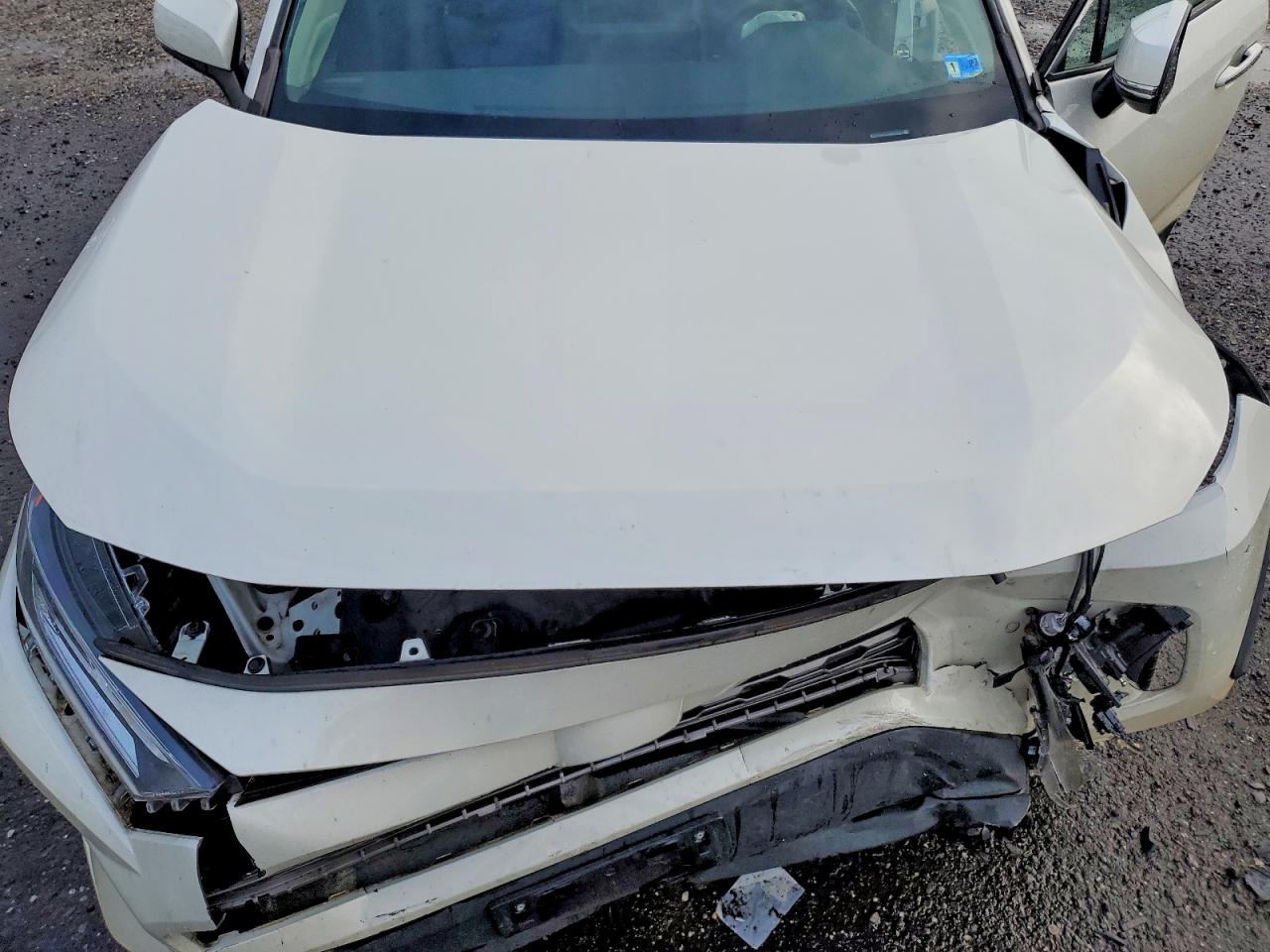 2019 Toyota Rav4 Limited White vin: 2T3DWRFV0KW039015
