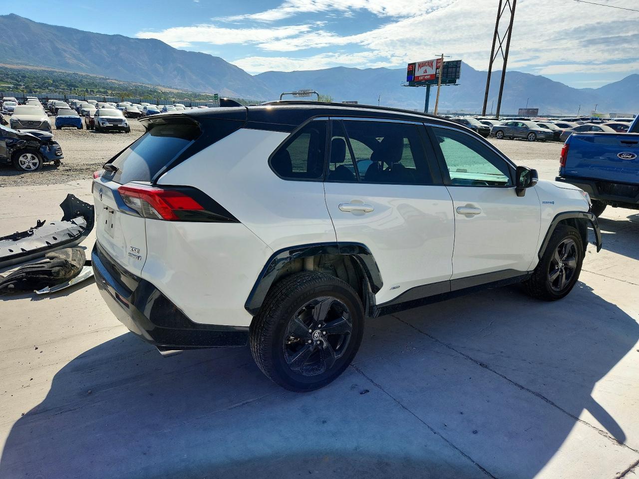 2019 Toyota Rav4 Xse White vin: 2T3EWRFV8KW014187