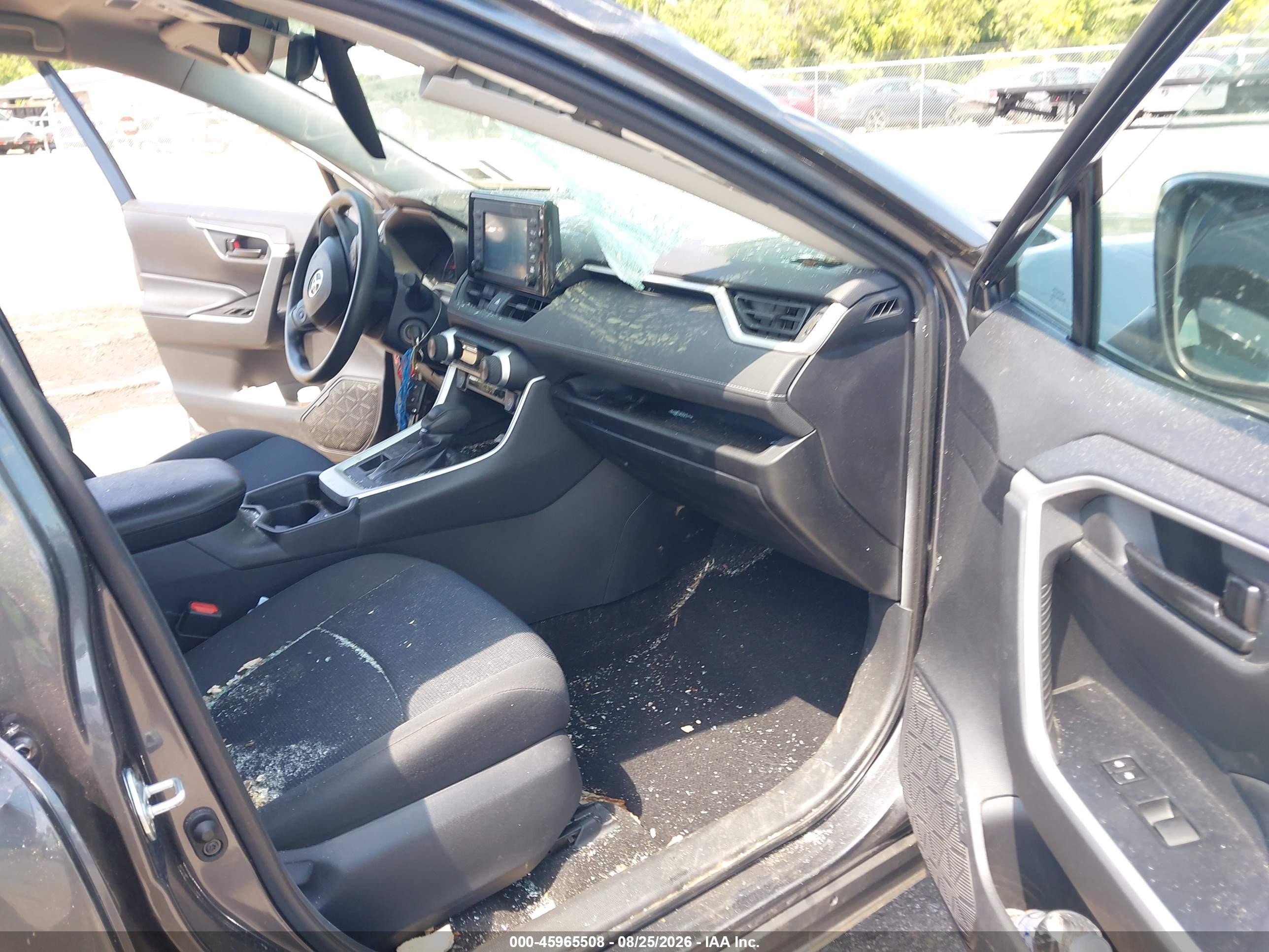 2019 Toyota Rav4 Le Gray vin: 2T3F1RFV2KC058707