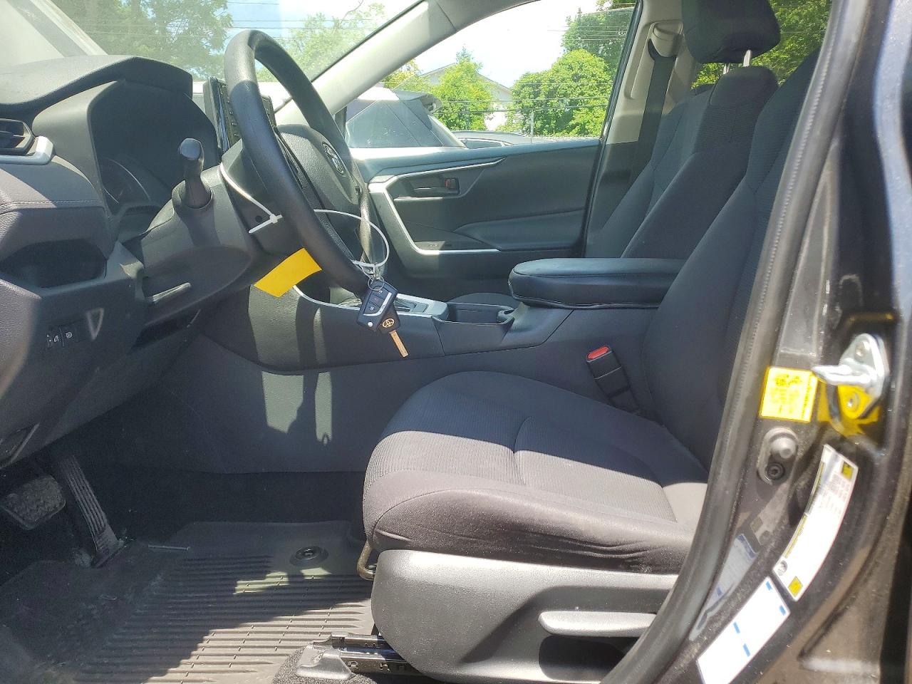 2021 Toyota Rav4 Le Gray vin: 2T3F1RFV4MC152400
