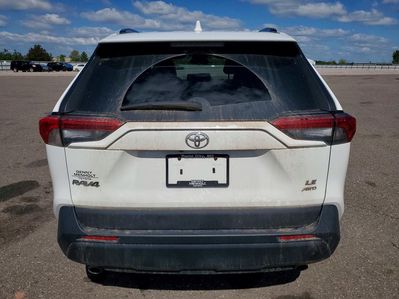2021 Toyota Rav4 Le White vin: 2T3F1RFV4MC229122