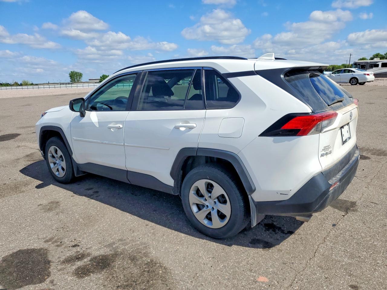 2021 Toyota Rav4 Le White vin: 2T3F1RFV4MC229122
