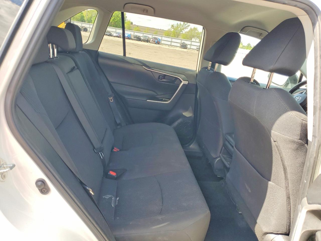 2021 Toyota Rav4 Le White vin: 2T3F1RFV4MC229122