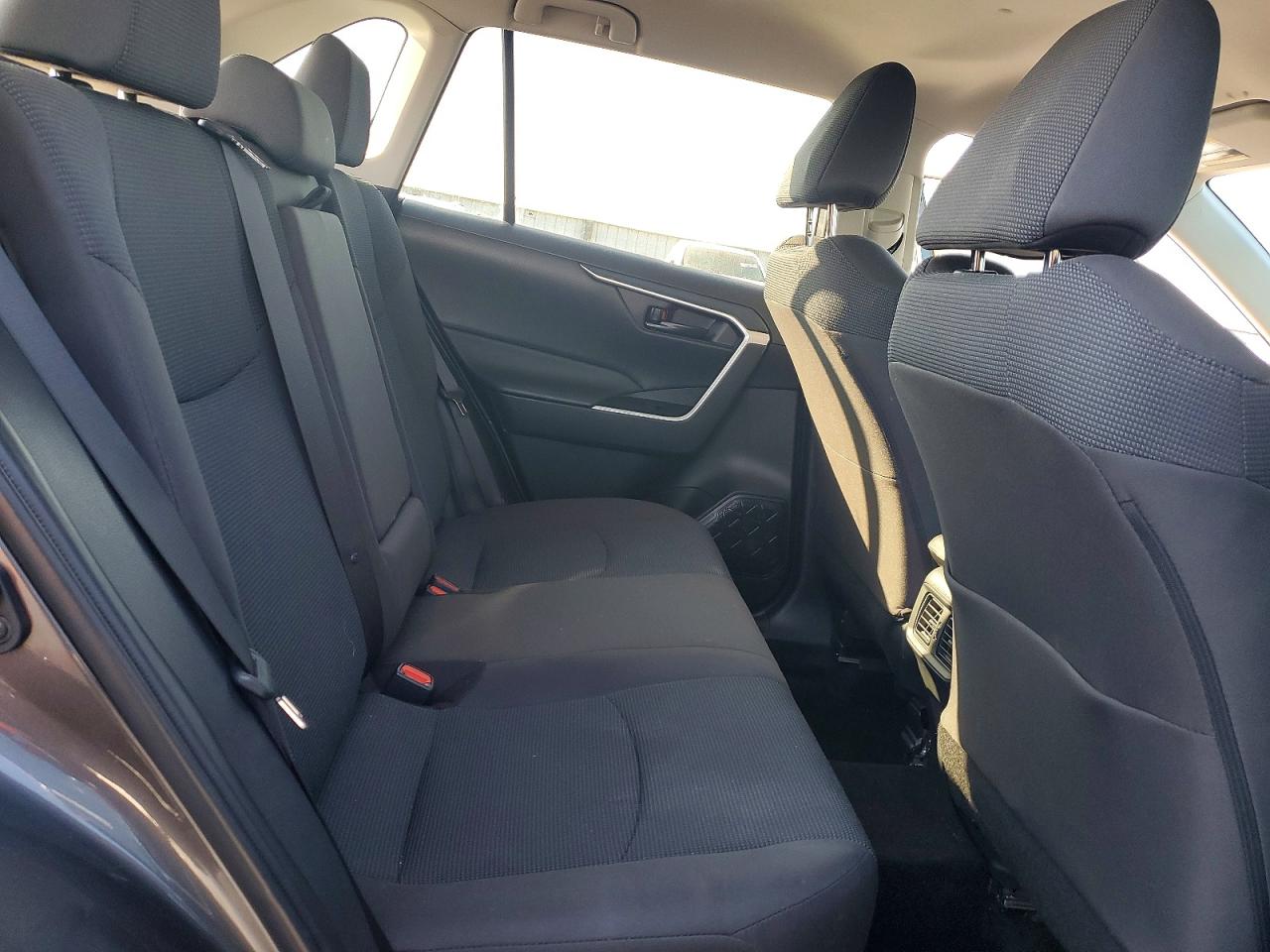 2024 Toyota Rav4 Le Gray vin: 2T3F1RFV4RC428758