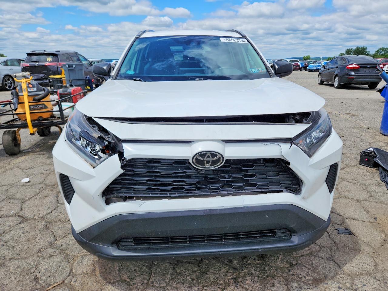 2019 Toyota Rav4 Le White vin: 2T3F1RFV8KC043399