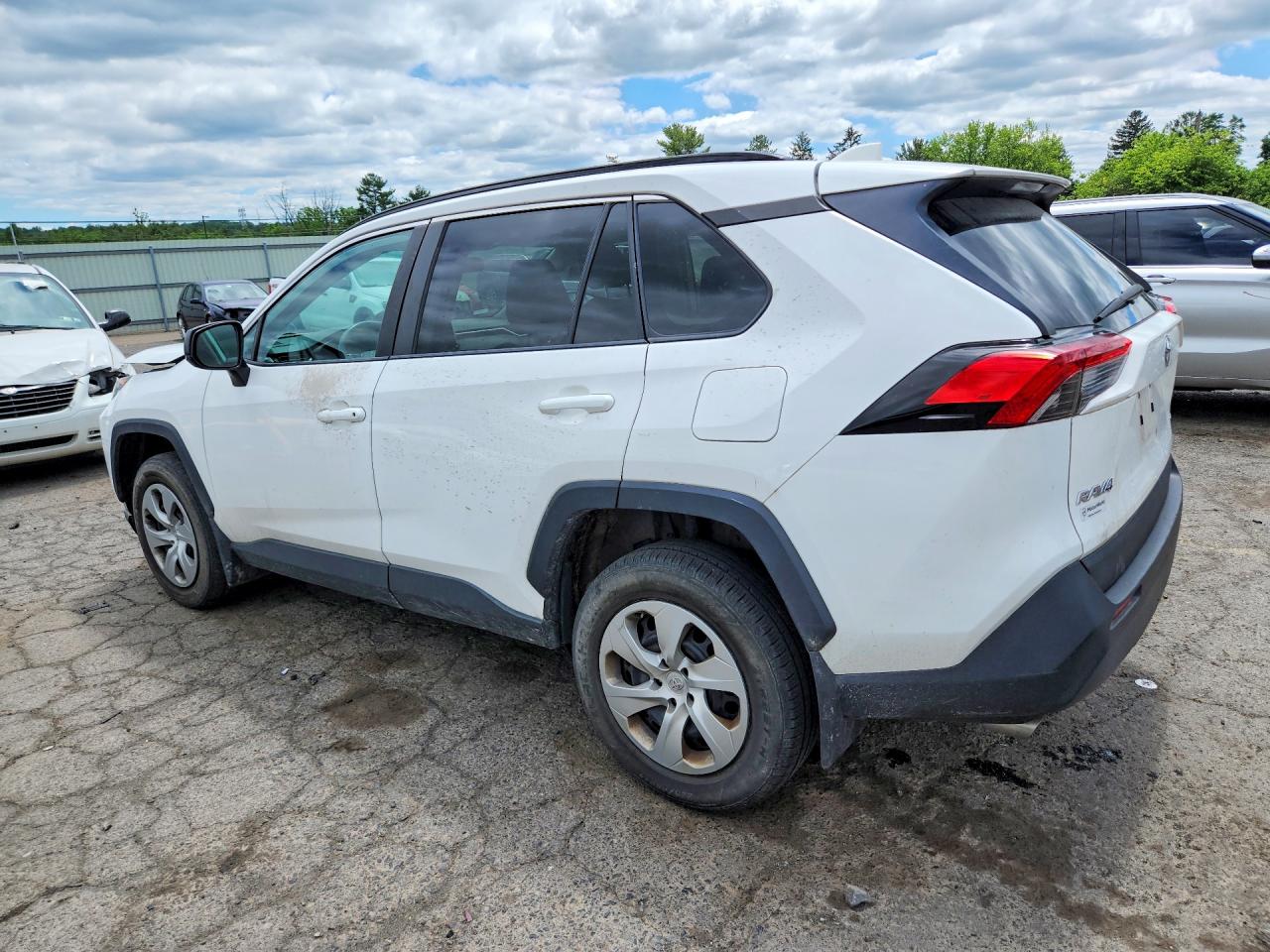 2019 Toyota Rav4 Le White vin: 2T3F1RFV8KC043399