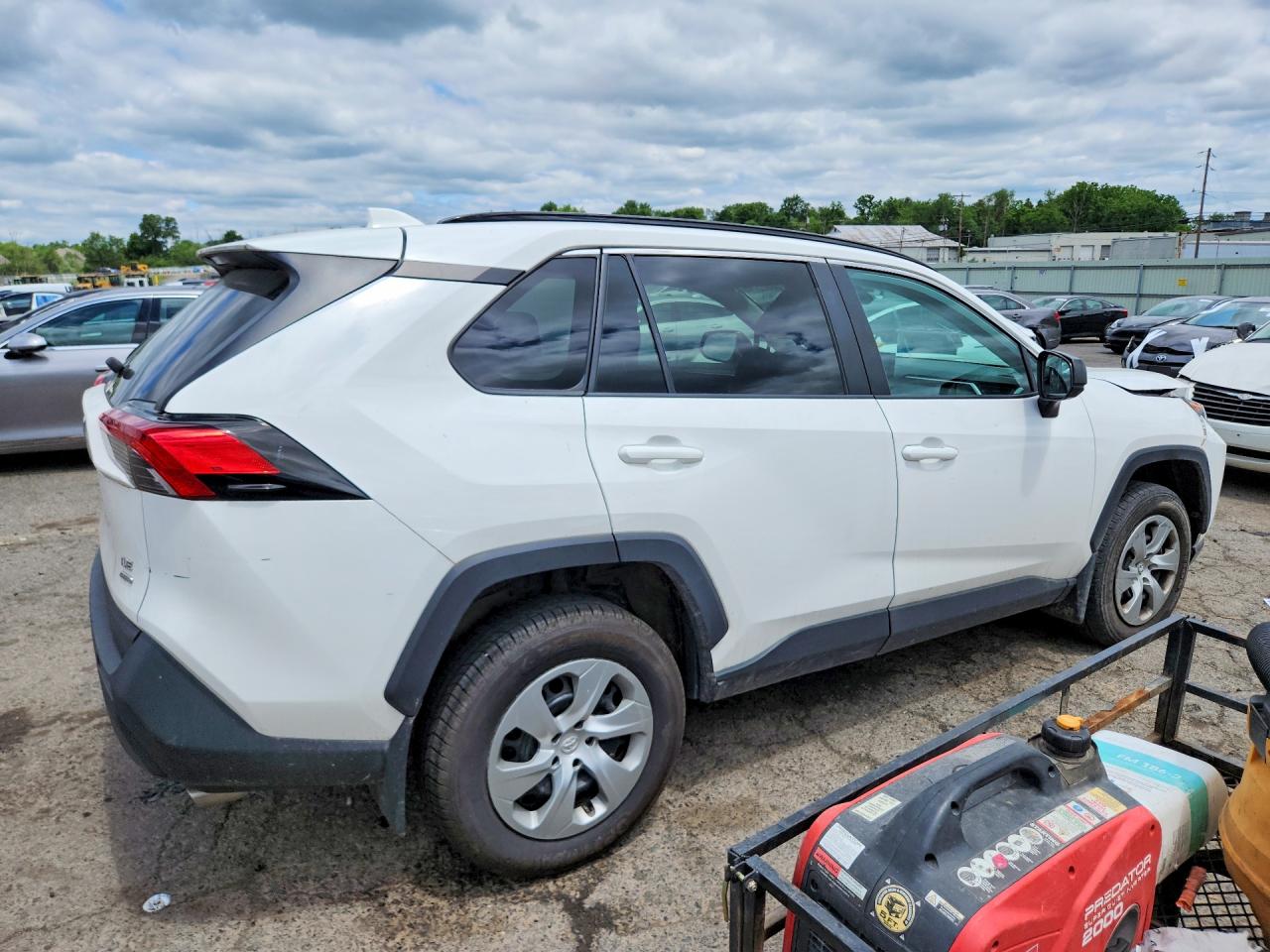 2019 Toyota Rav4 Le White vin: 2T3F1RFV8KC043399