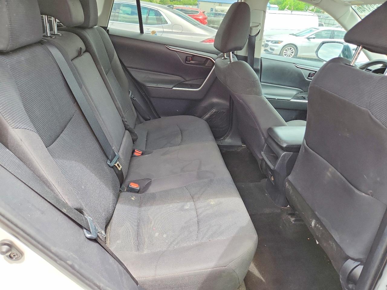 2019 Toyota Rav4 Le White vin: 2T3F1RFV8KC043399