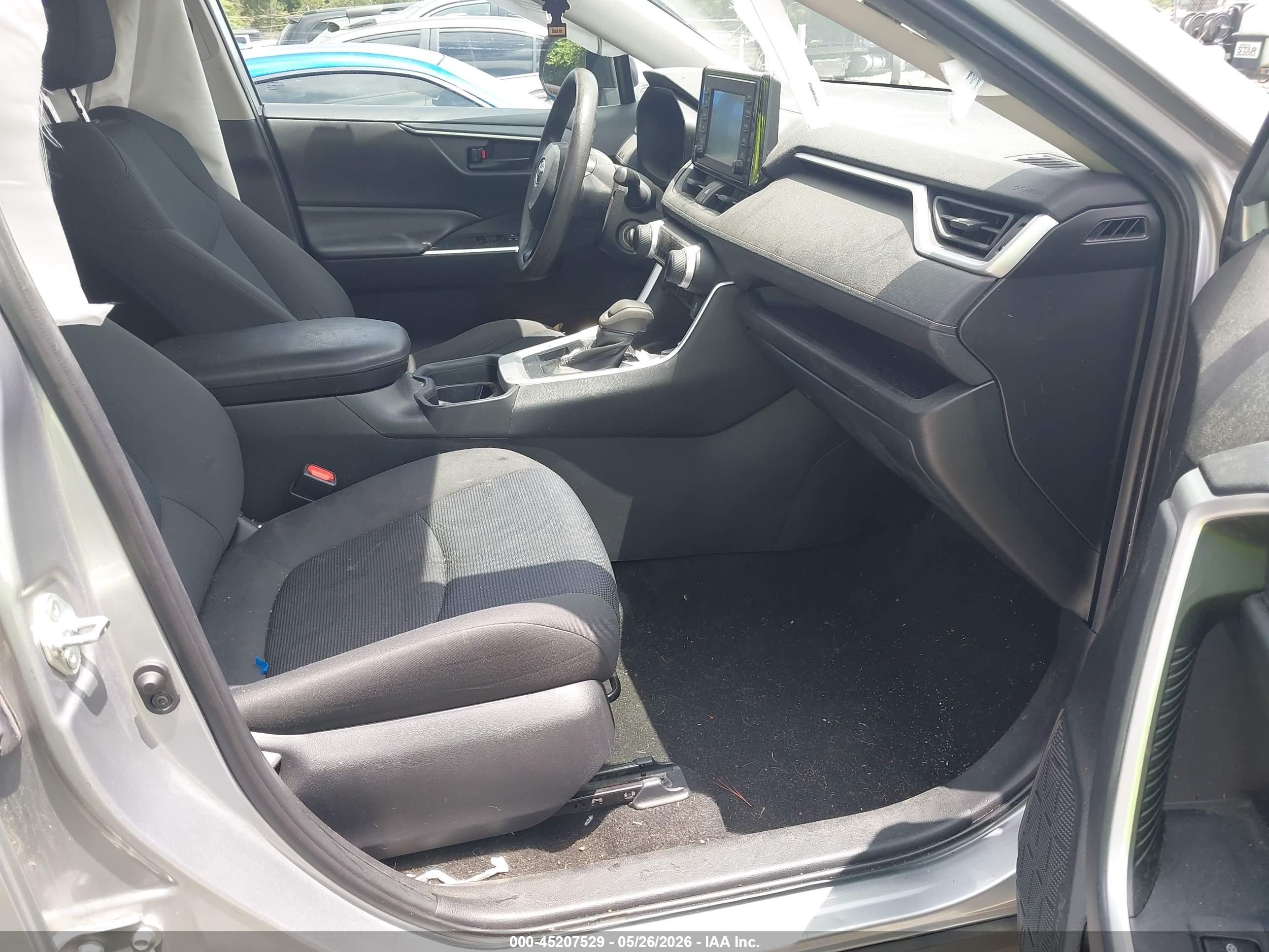 2019 Toyota Rav4 Le Серебряный vin: 2T3F1RFVXKC045414