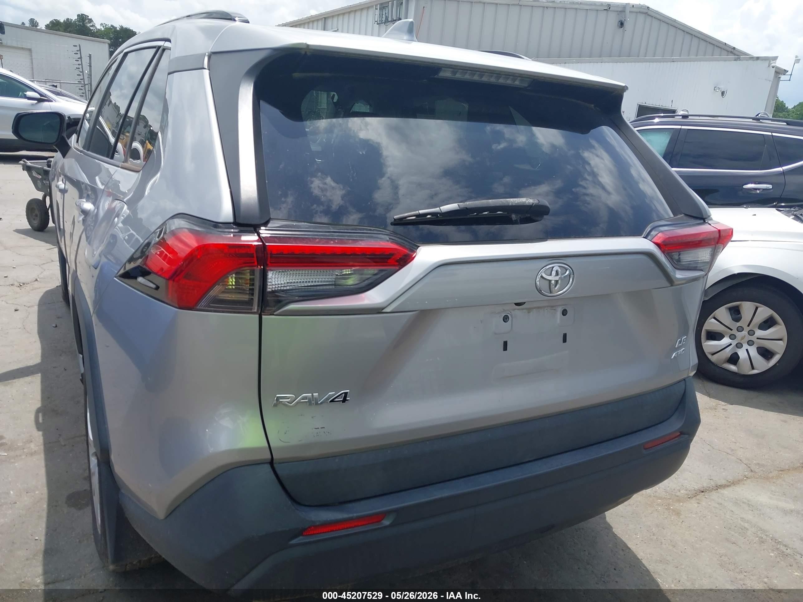 2019 Toyota Rav4 Le Серебряный vin: 2T3F1RFVXKC045414
