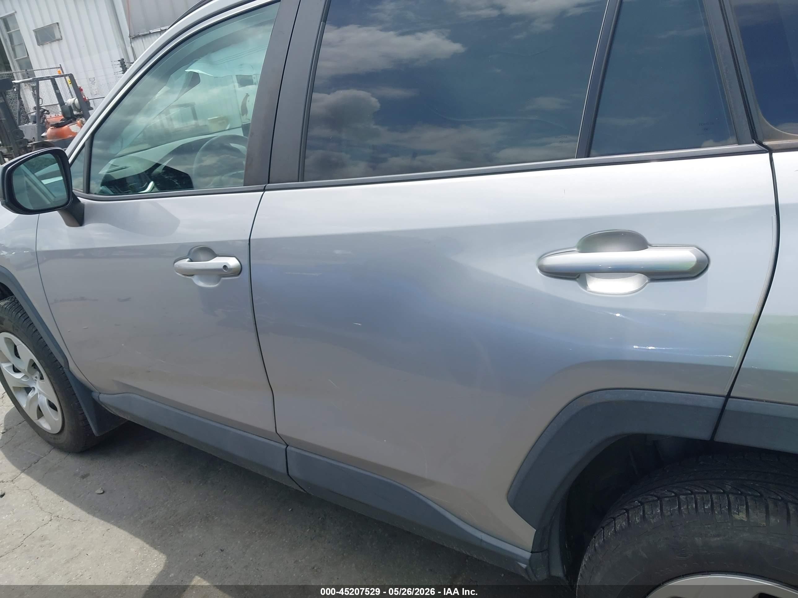 2019 Toyota Rav4 Le Серебряный vin: 2T3F1RFVXKC045414