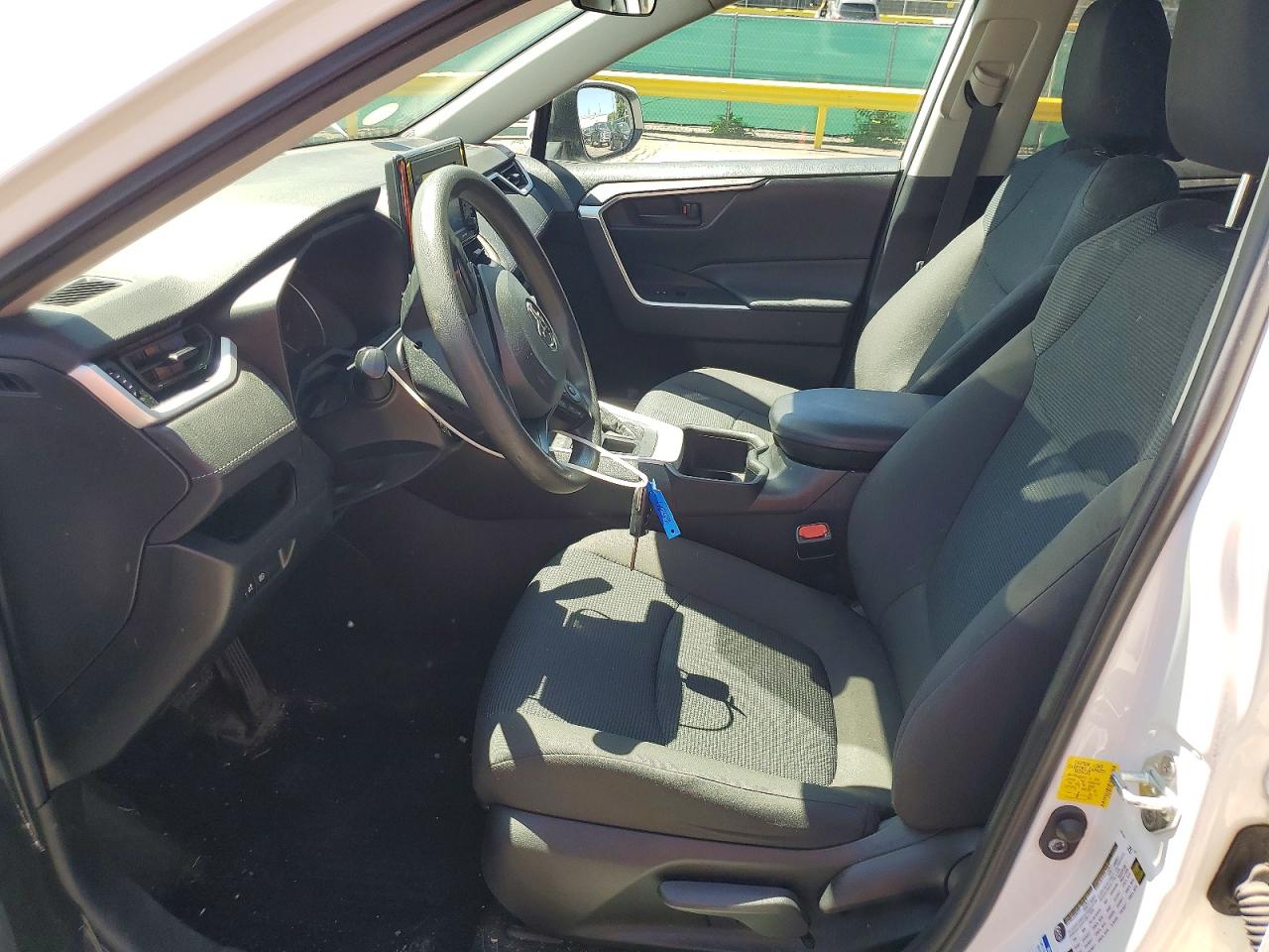 2022 Toyota Rav4 Le White vin: 2T3G1RFV3NC318525