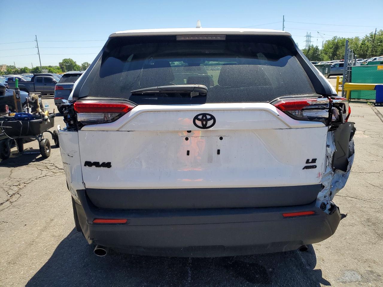 2022 Toyota Rav4 Le White vin: 2T3G1RFV3NC318525