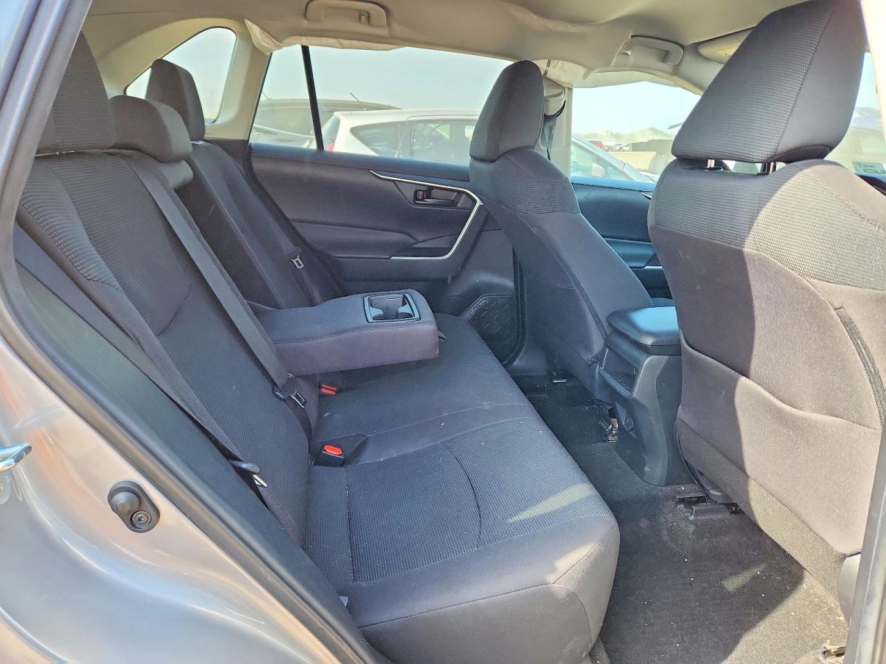 2021 Toyota Rav4 Le Silver vin: 2T3G1RFV5MC188164