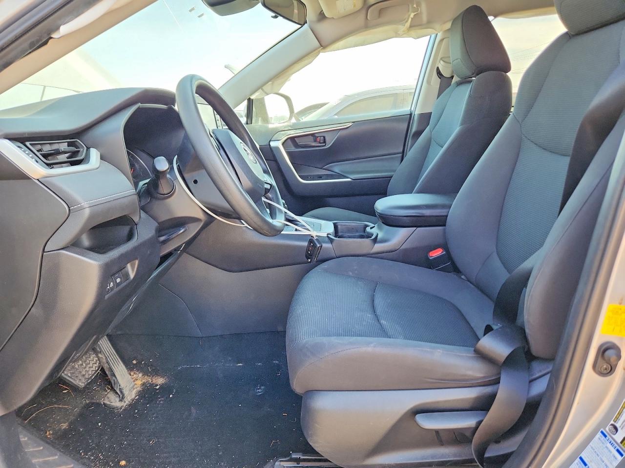 2021 Toyota Rav4 Le Silver vin: 2T3G1RFV5MC188164