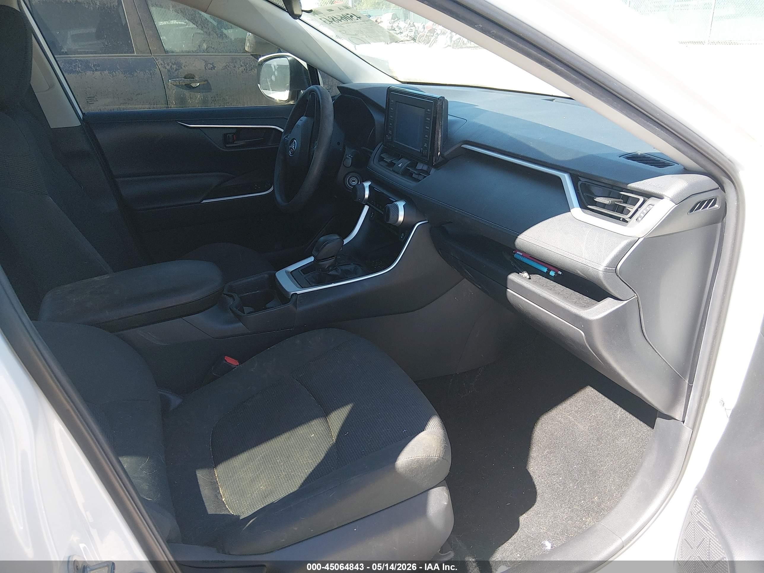 2019 Toyota Rav4 Le Белый vin: 2T3G1RFV8KW015945
