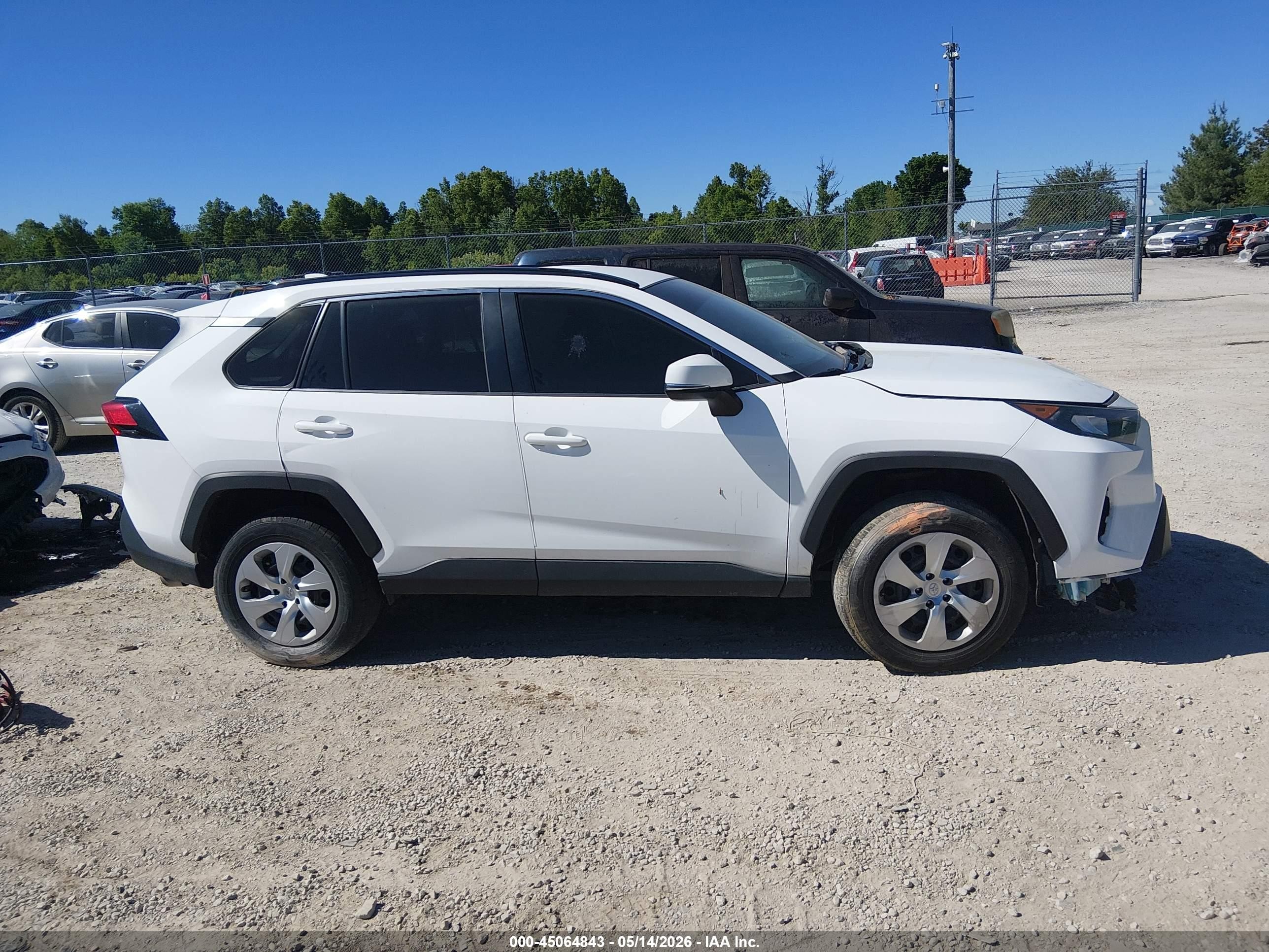 2019 Toyota Rav4 Le Белый vin: 2T3G1RFV8KW015945