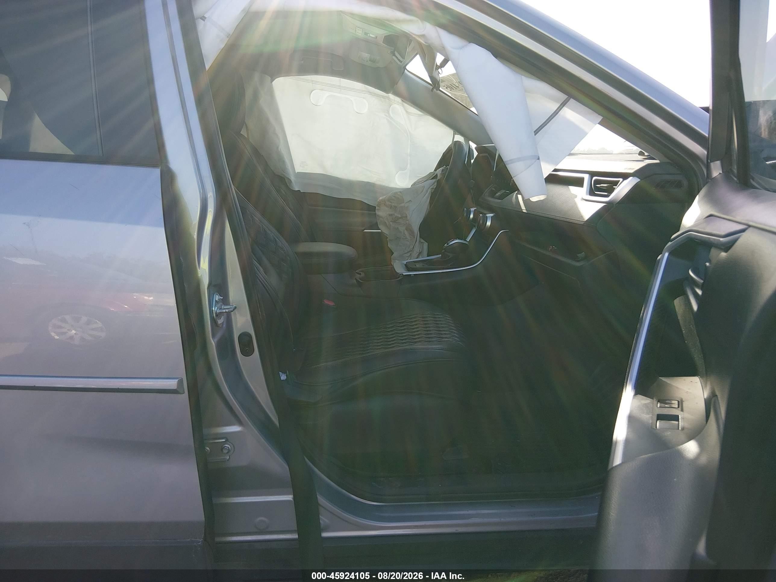 2019 Toyota Rav4 Le Silver vin: 2T3H1RFV0KW051889