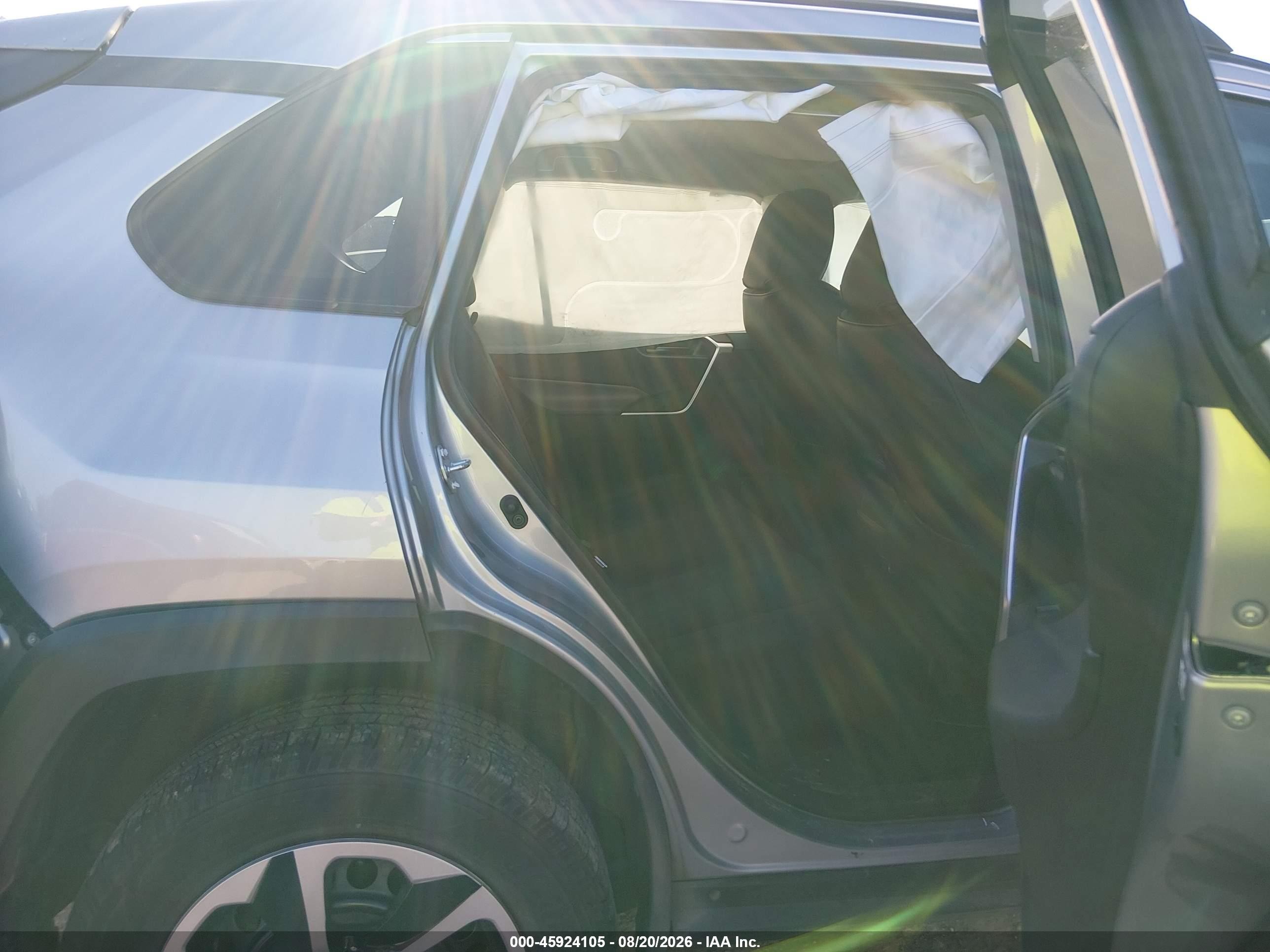 2019 Toyota Rav4 Le Silver vin: 2T3H1RFV0KW051889