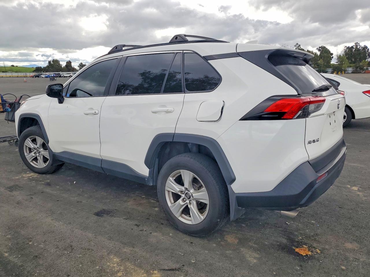 2021 Toyota Rav4 Le White vin: 2T3H1RFV0MW141918