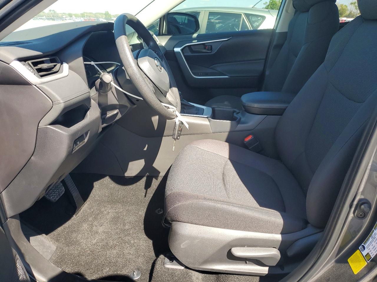 2025 Toyota Rav4 Le Gray vin: 2T3H1RFV2SW444289