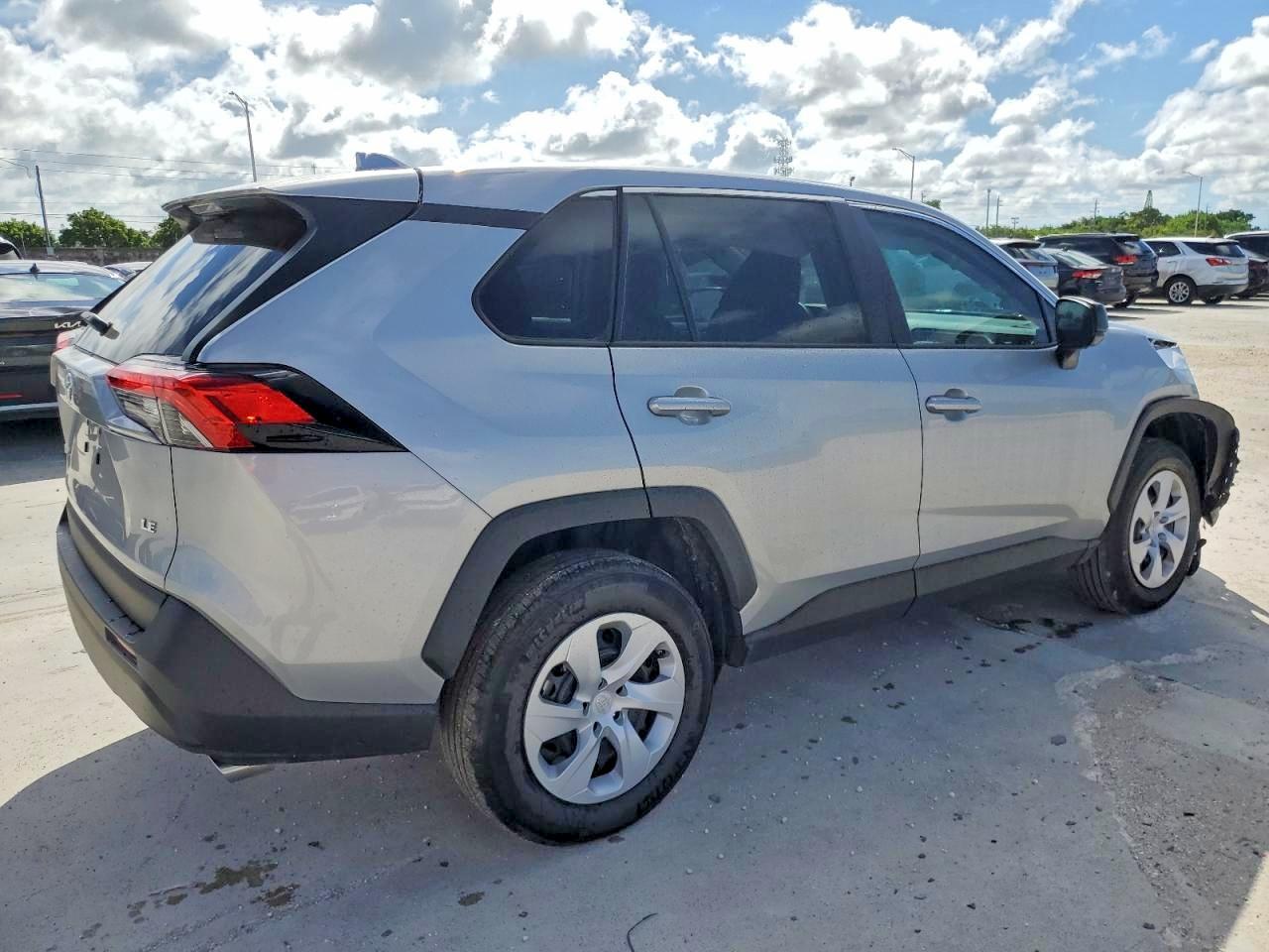 2025 Toyota Rav4 Le Silver vin: 2T3H1RFV3SW412628